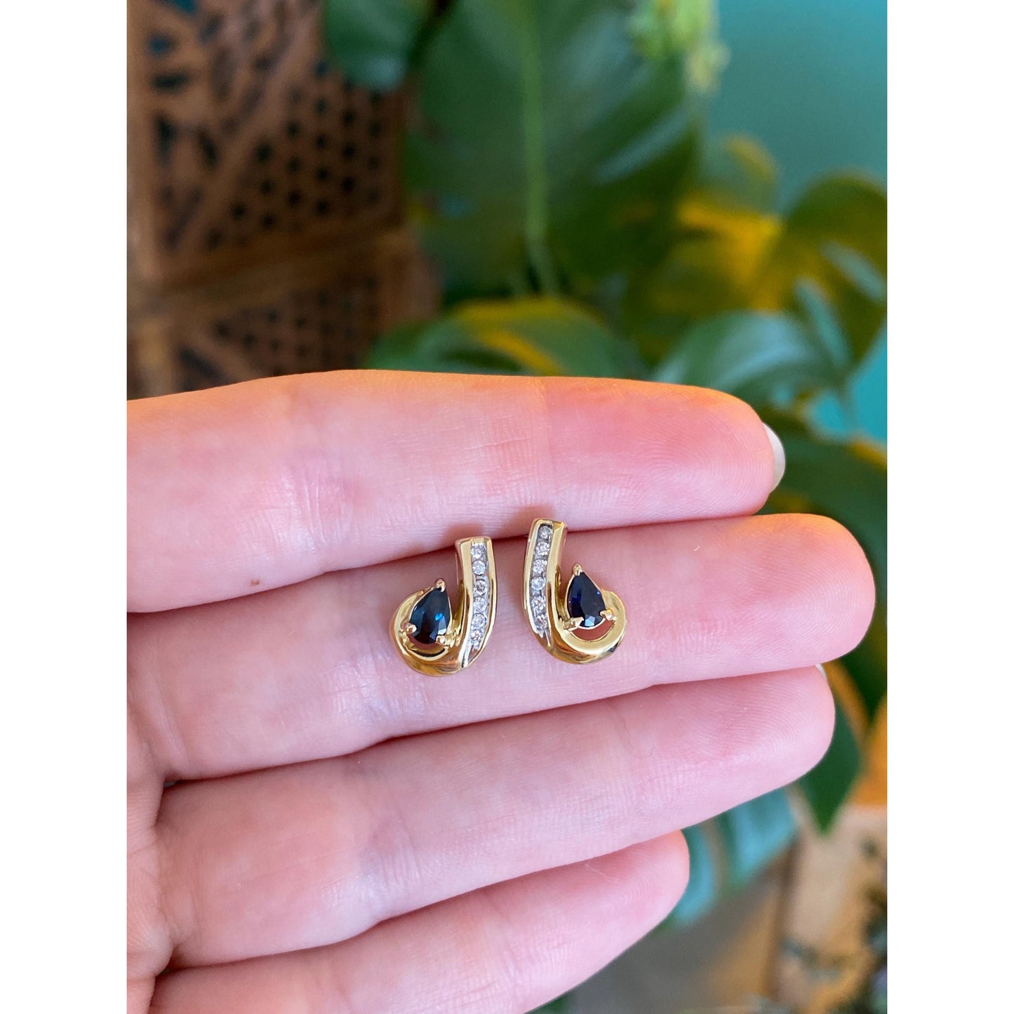 Vintage Solid 14k Yellow Gold Diamond Blue Sapphire Stud Earrings