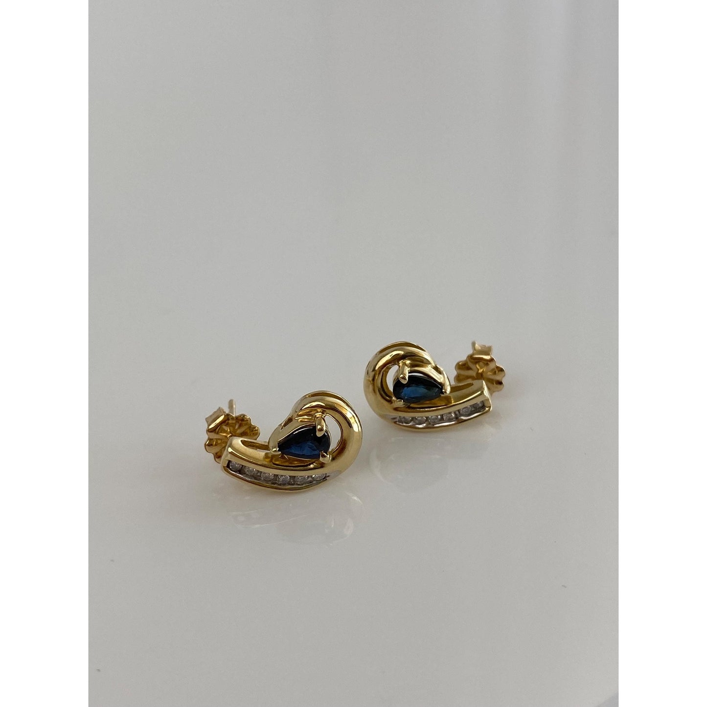 Vintage Solid 14k Yellow Gold Diamond Blue Sapphire Stud Earrings
