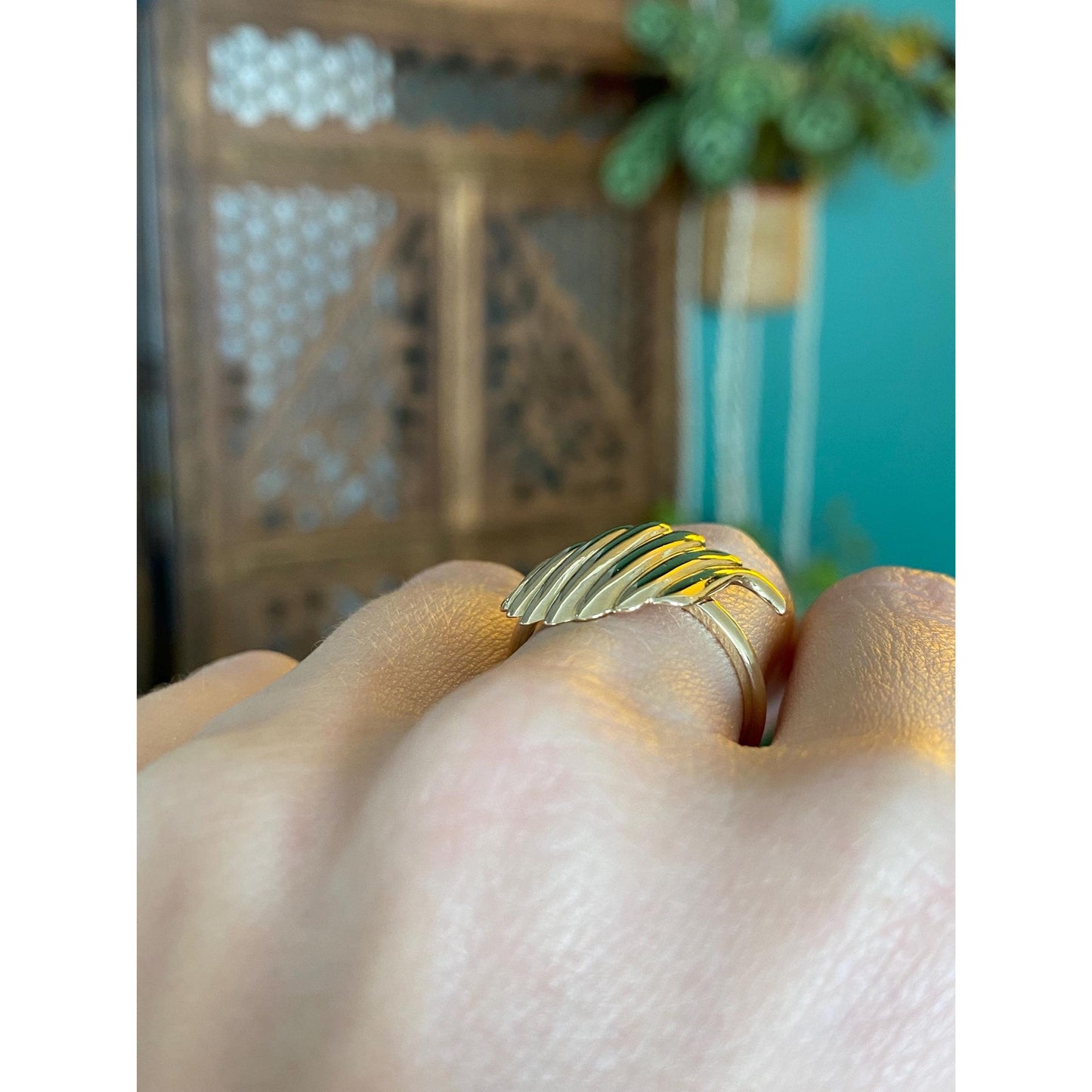 Solid 14k Yellow Gold Post Modern Scalloped Ring - Size 7.25