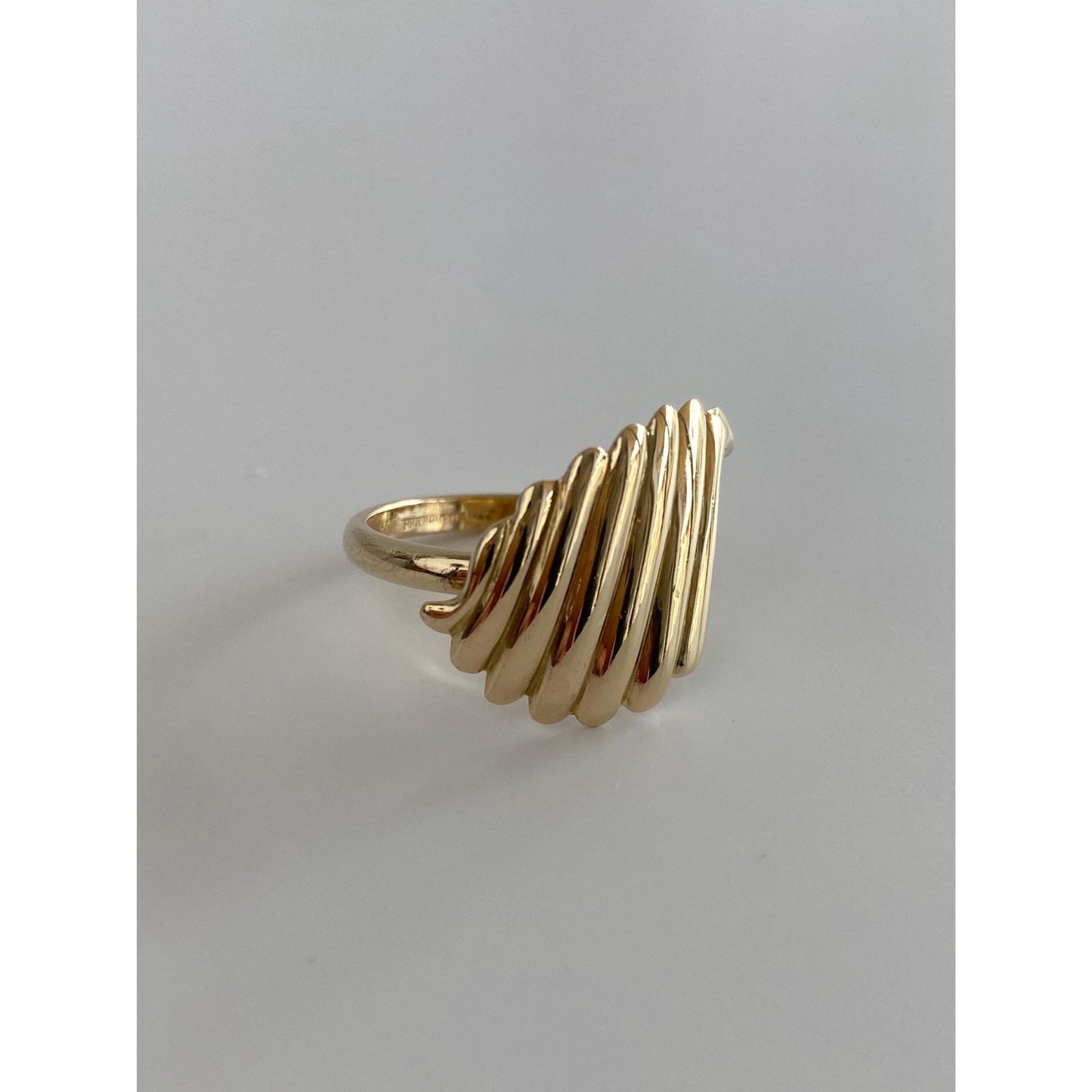 Solid 14k Yellow Gold Post Modern Scalloped Ring - Size 7.25