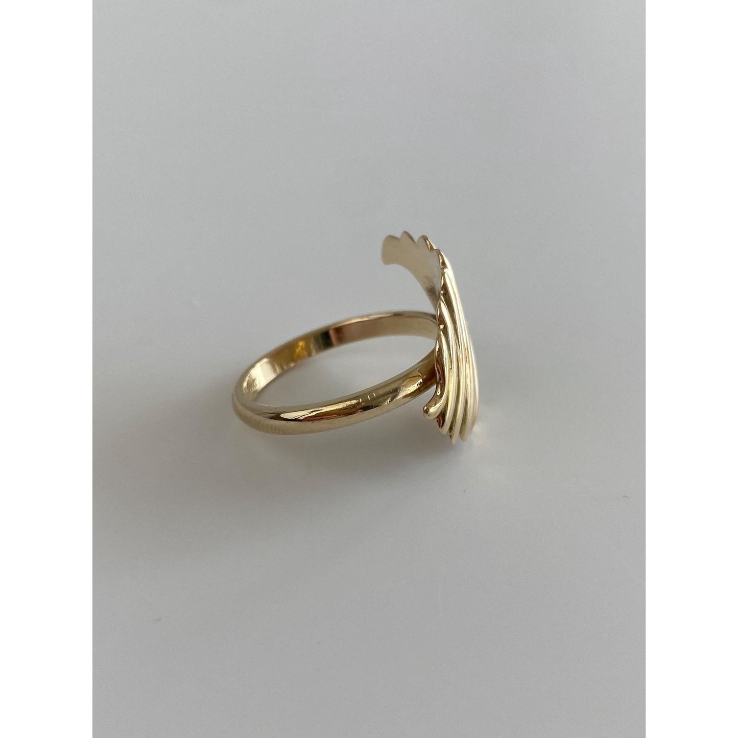 Solid 14k Yellow Gold Post Modern Scalloped Ring - Size 7.25