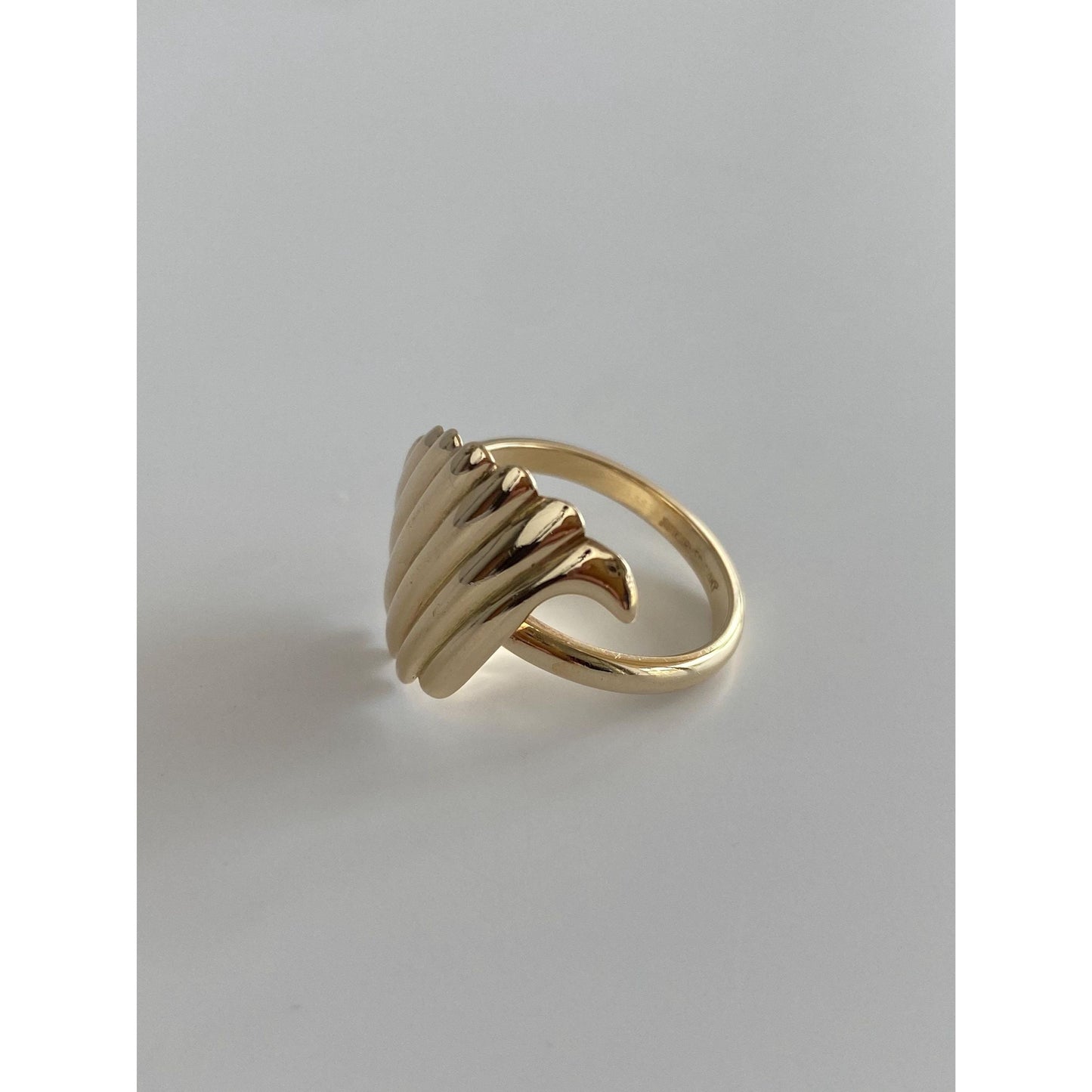 Solid 14k Yellow Gold Post Modern Scalloped Ring - Size 7.25