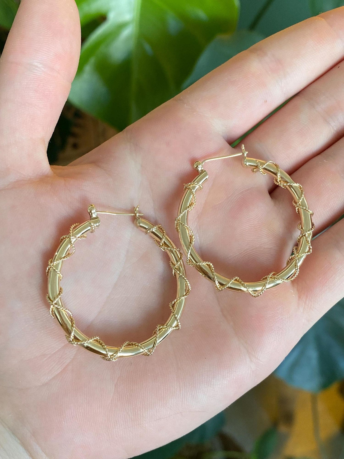 Vintage 14k Yellow Gold Twist Rope Design Hoop Earrings