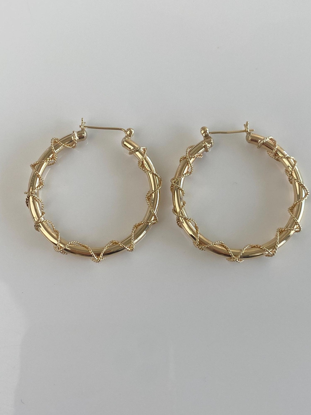 Vintage 14k Yellow Gold Twist Rope Design Hoop Earrings