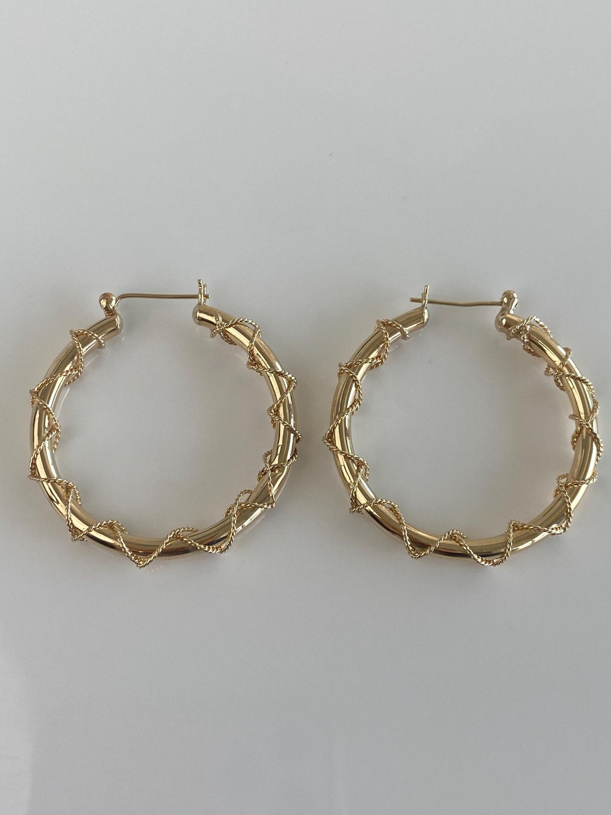 Vintage 14k Yellow Gold Twist Rope Design Hoop Earrings