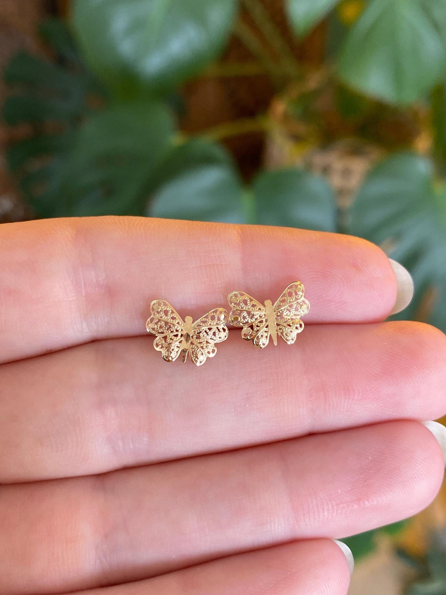 Vintage Solid 14k Yellow Gold Filigree Butterfly Stud Earrings