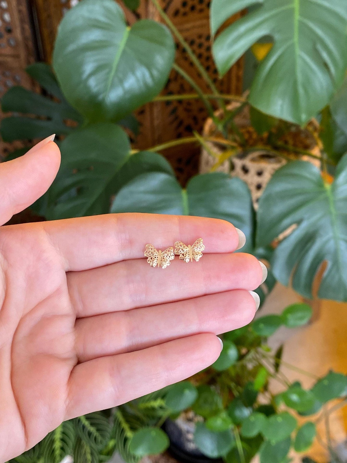 Vintage Solid 14k Yellow Gold Filigree Butterfly Stud Earrings
