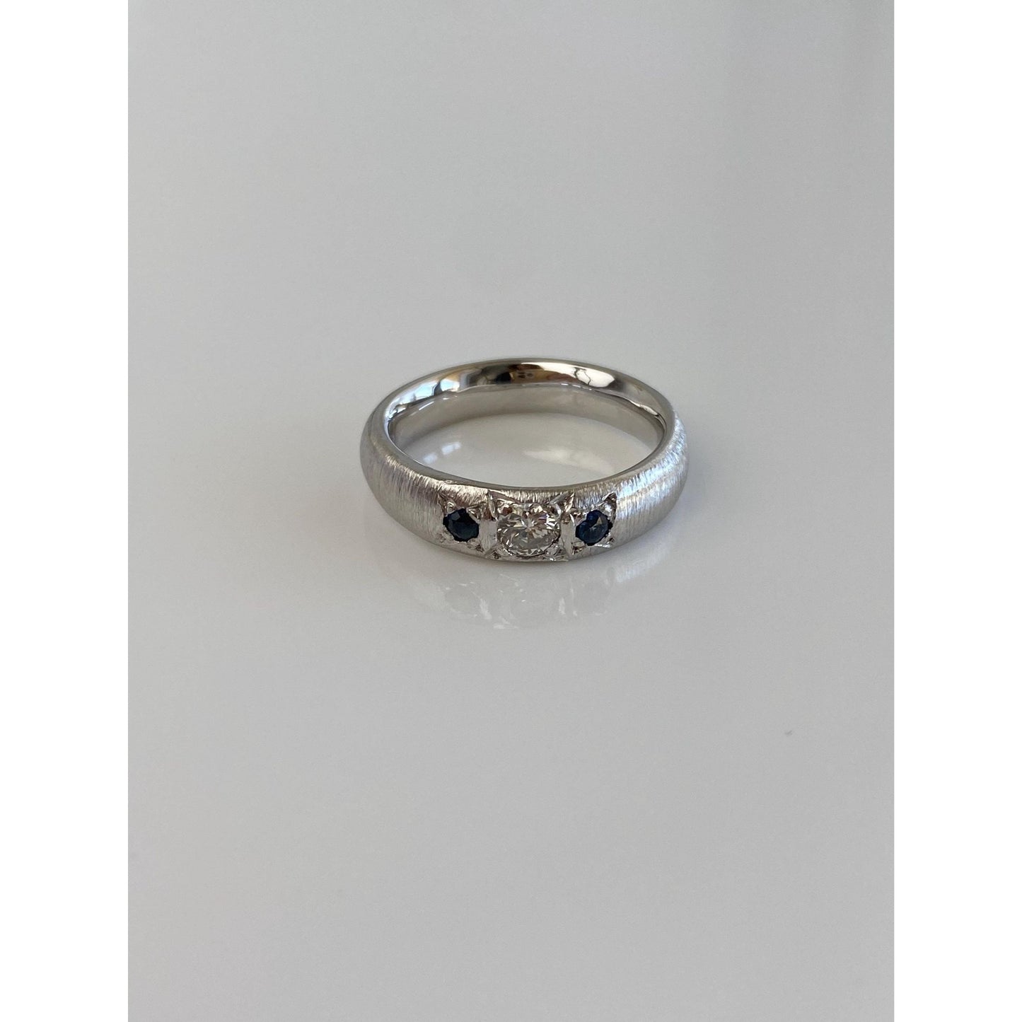 Vintage Solid 14k White Gold Star Set Diamond Blue Sapphire Ring Band - Size 5.25