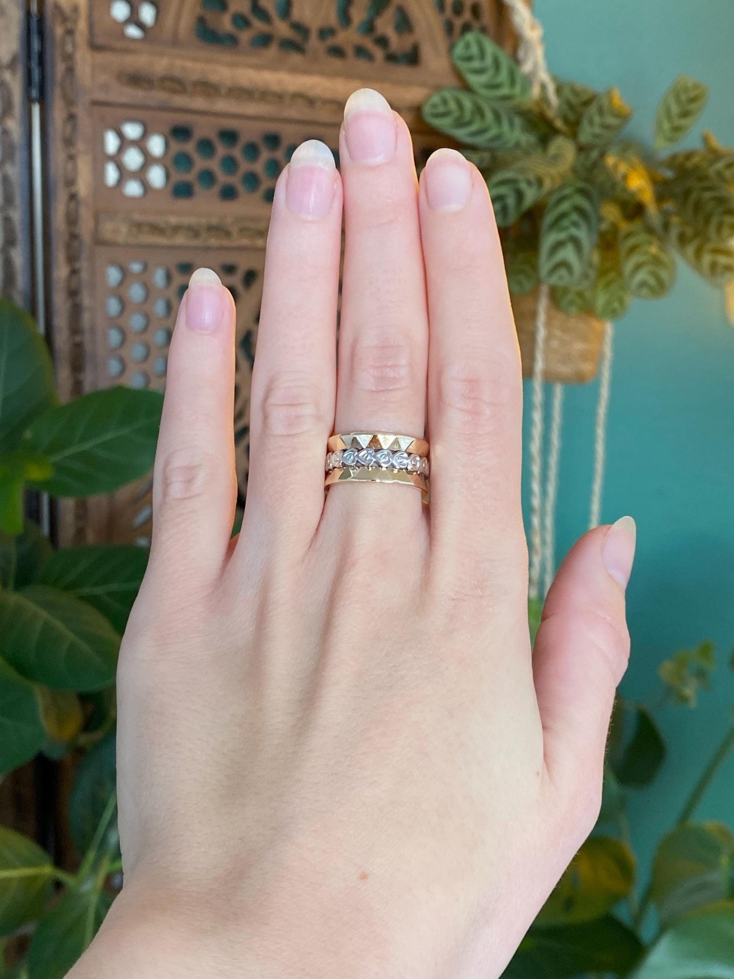 Vintage Solid 14k White & Yellow Gold Faceted Heart Wide Ring Band - Size 6.75