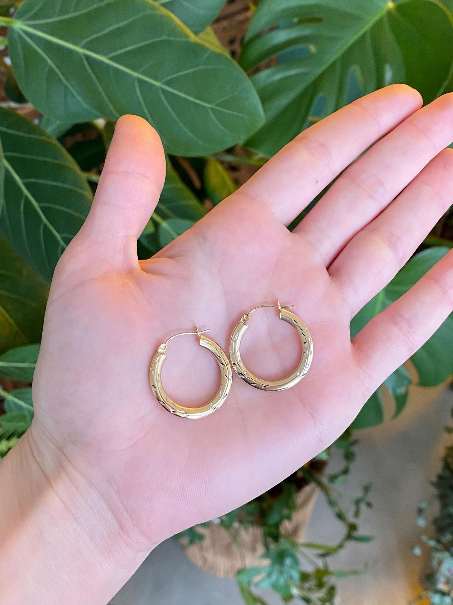 Vintage 14k Yellow Gold Diamond Cut Hoop Earrings