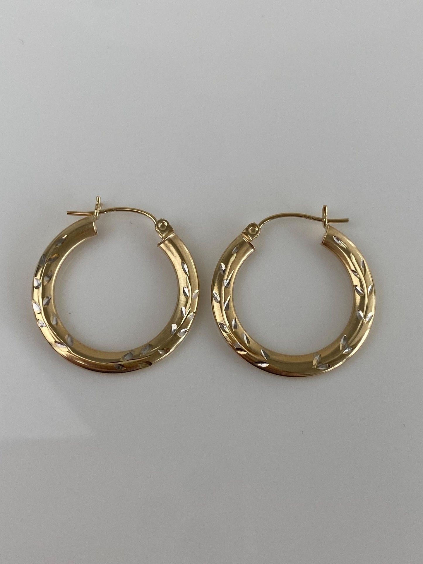 Vintage 14k Yellow Gold Diamond Cut Hoop Earrings