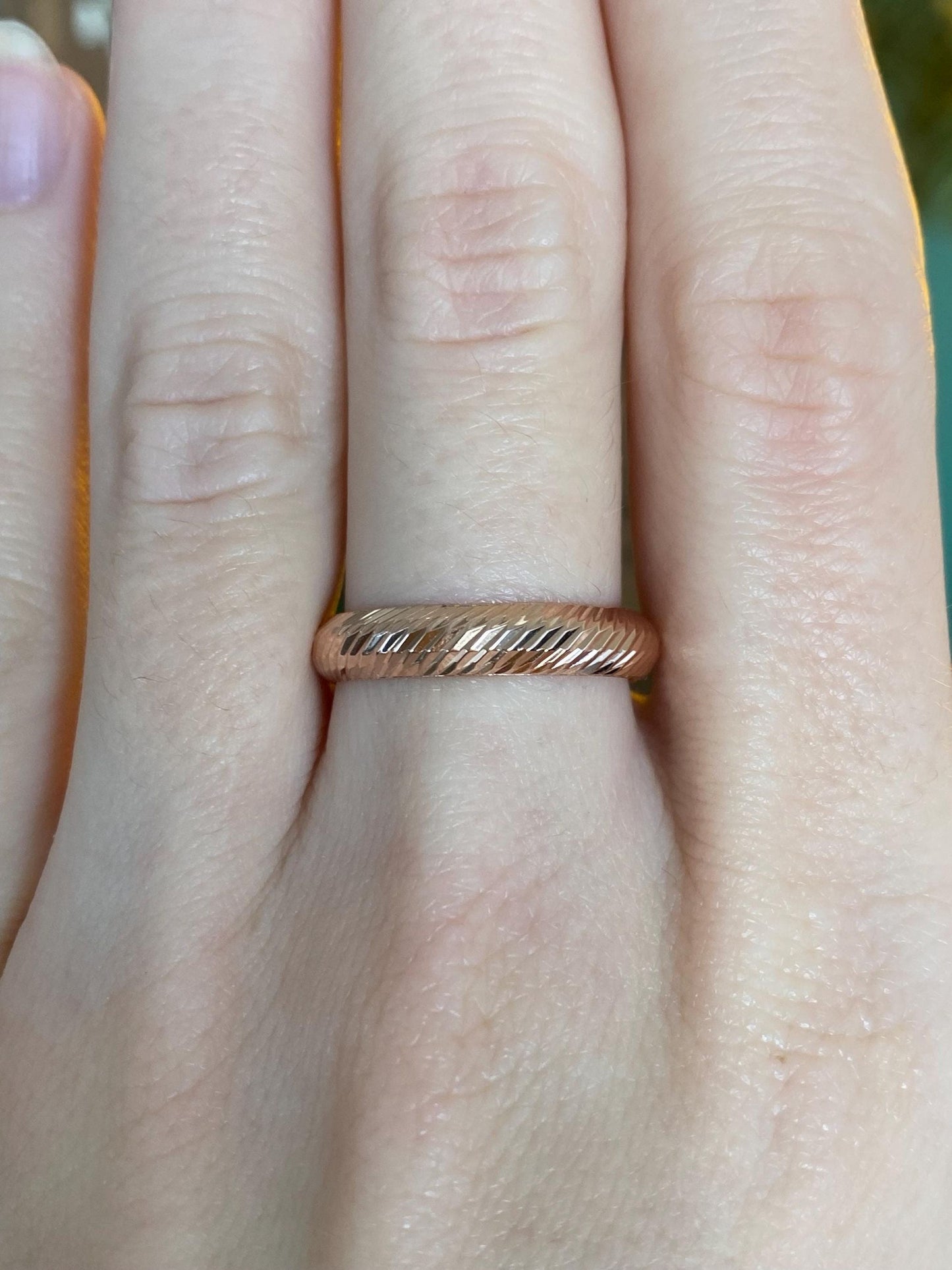 Vintage Solid 14k Rose Gold Diamond Cut Ring Band - Size 8