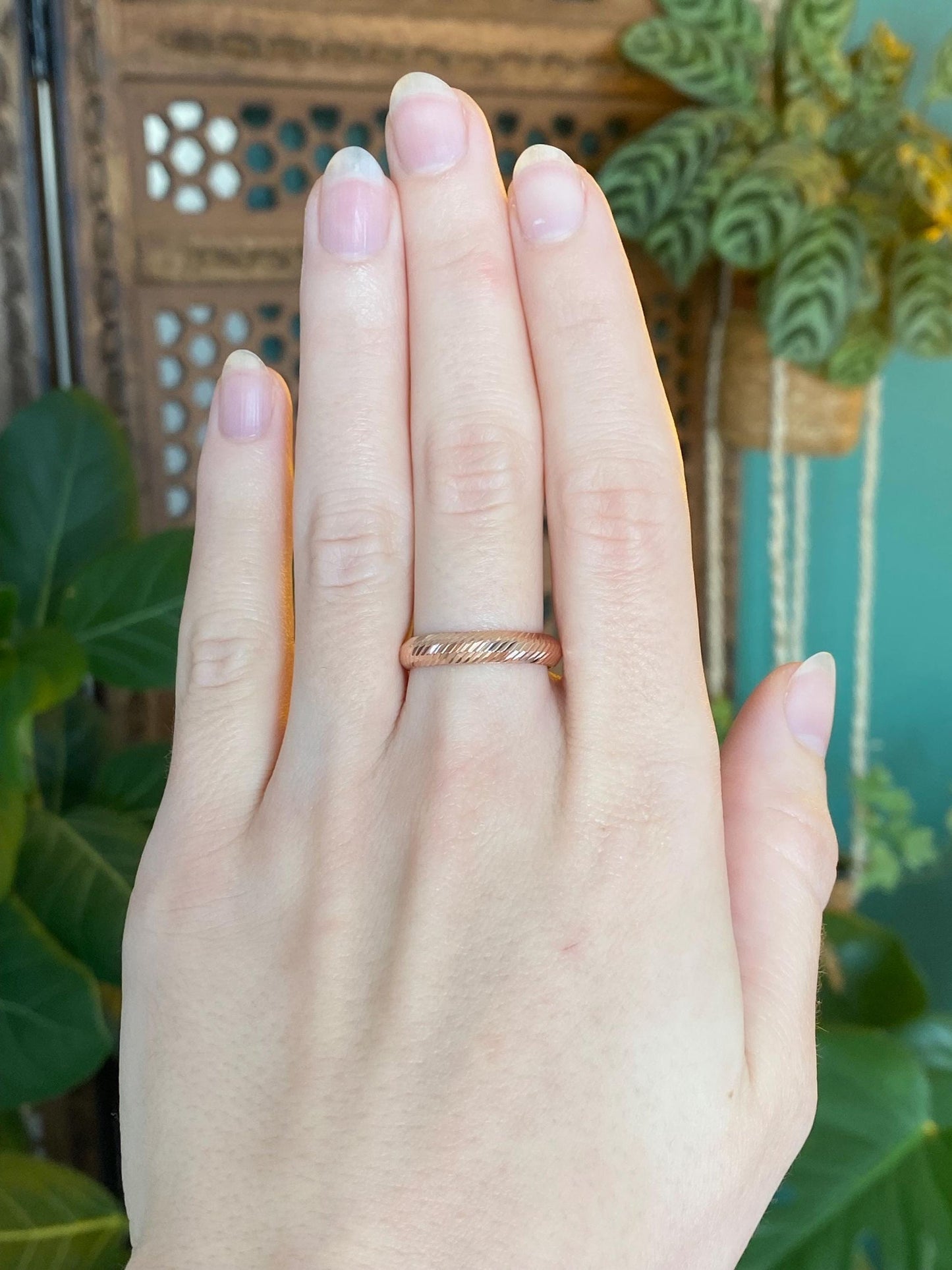 Vintage Solid 14k Rose Gold Diamond Cut Ring Band - Size 8