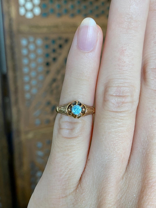 Vintage Solid 14k Yellow Gold Topaz Designed Ring - Size 2.25
