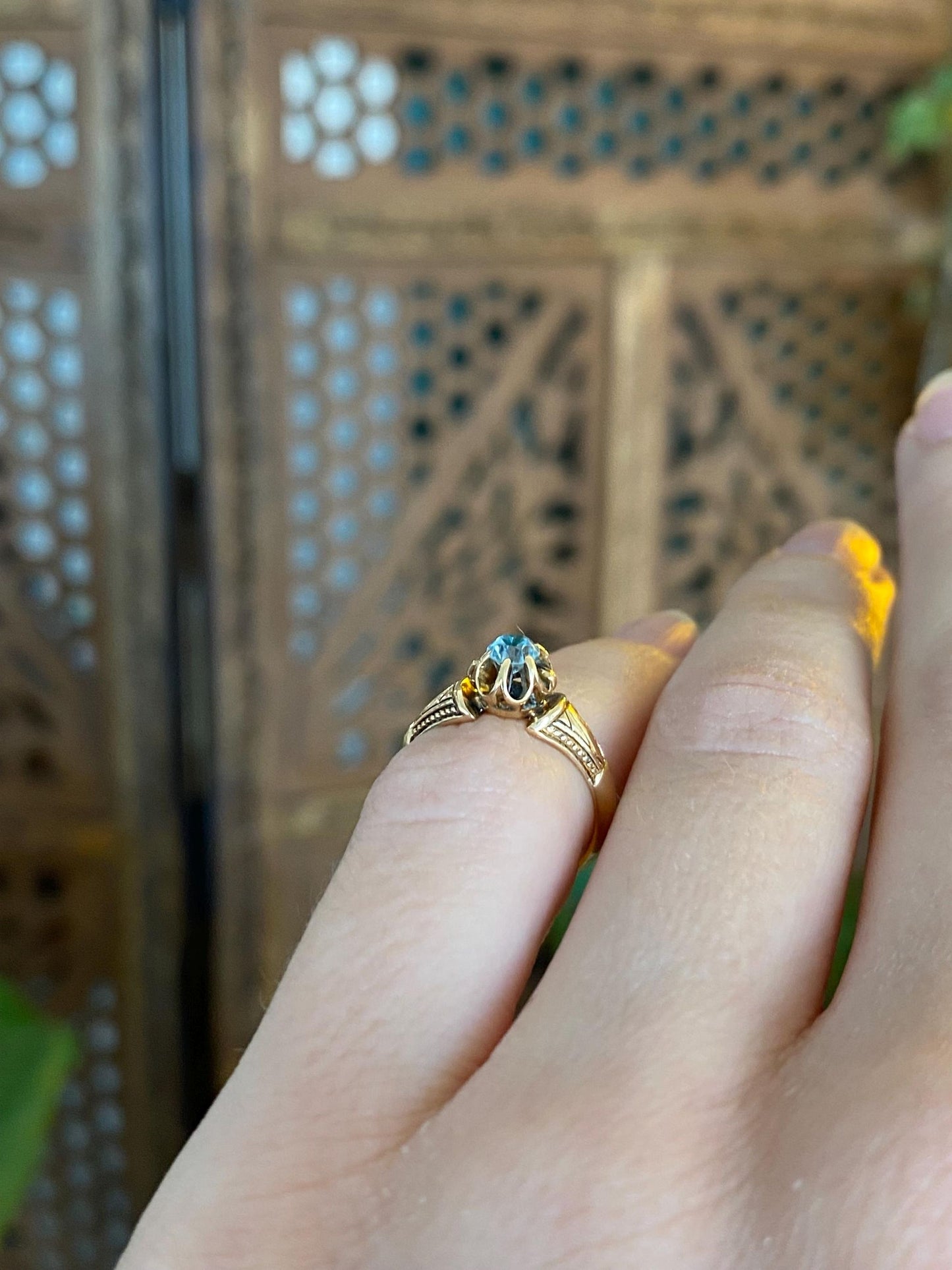 Vintage Solid 14k Yellow Gold Topaz Designed Ring - Size 2.25