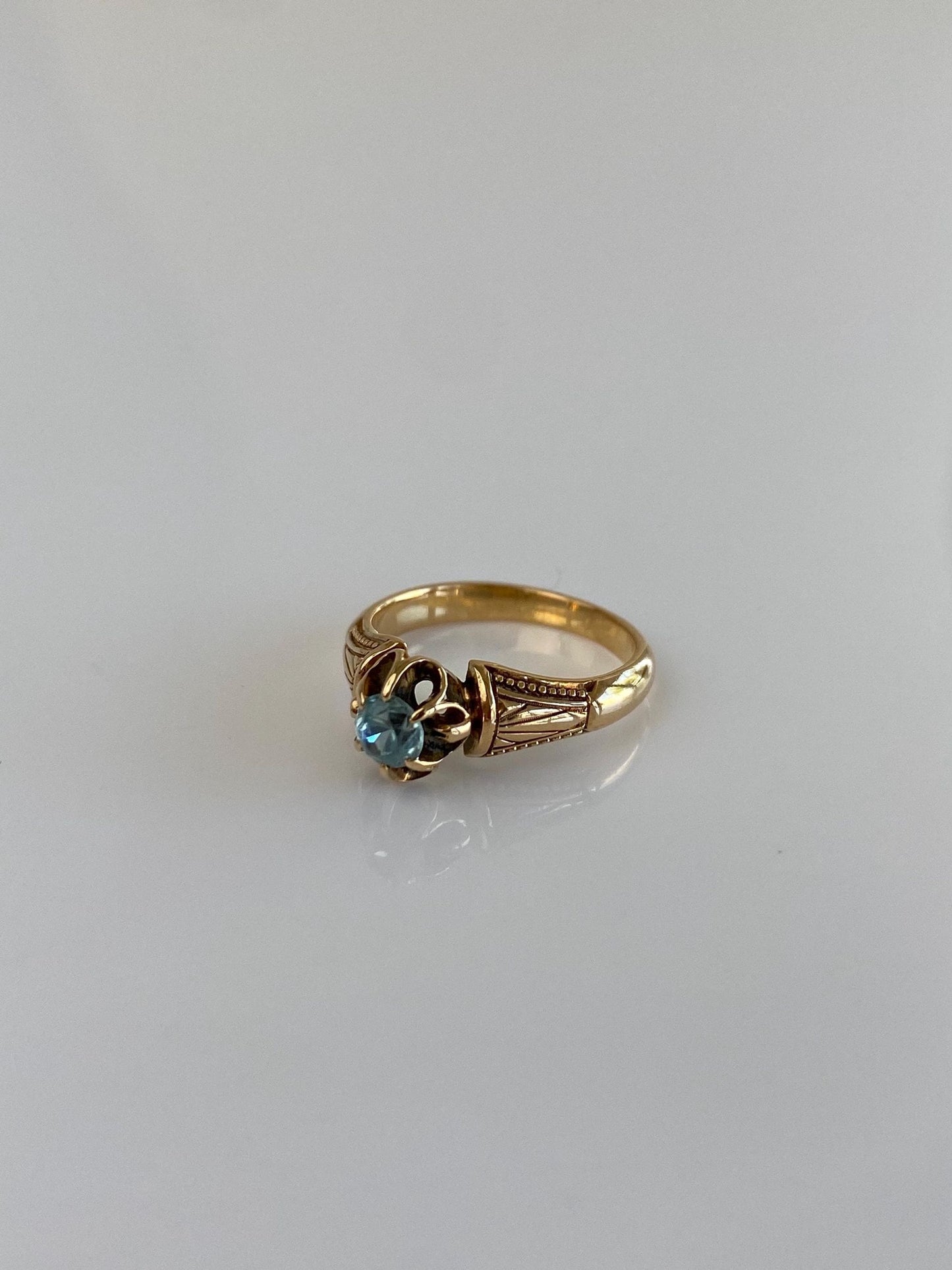 Vintage Solid 14k Yellow Gold Topaz Designed Ring - Size 2.25