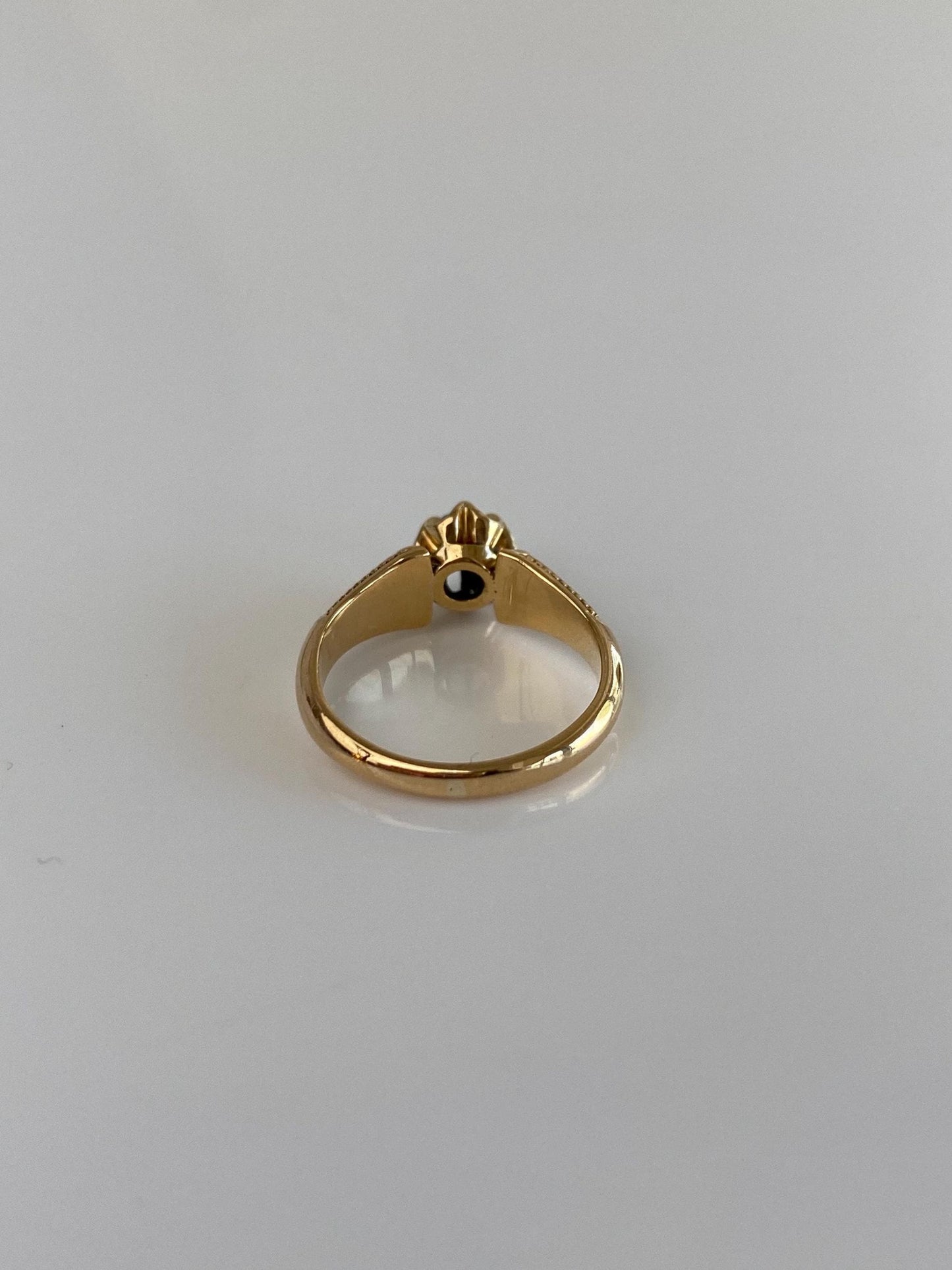Vintage Solid 14k Yellow Gold Topaz Designed Ring - Size 2.25