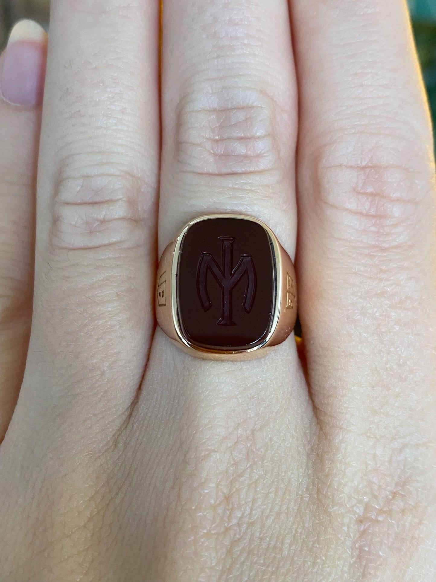 Vintage Solid 10k Rosey Gold Carved Carnelian Signet Ring - Size 6