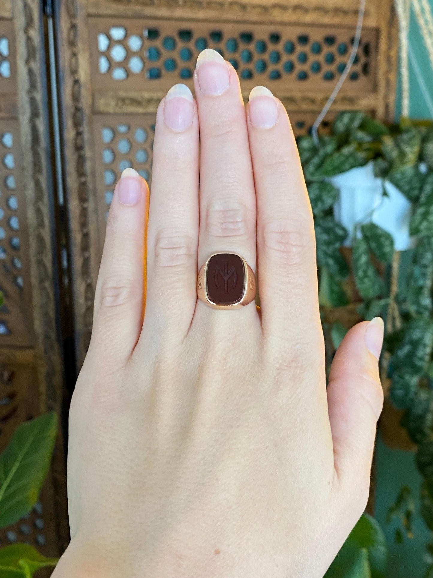 Vintage Solid 10k Rosey Gold Carved Carnelian Signet Ring - Size 6