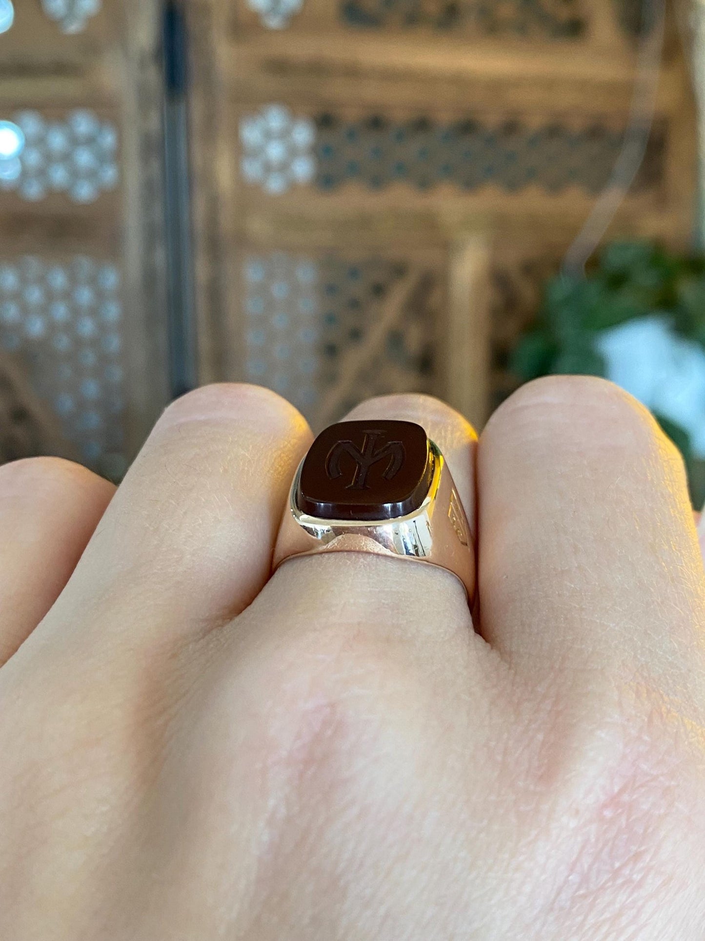Vintage Solid 10k Rosey Gold Carved Carnelian Signet Ring - Size 6