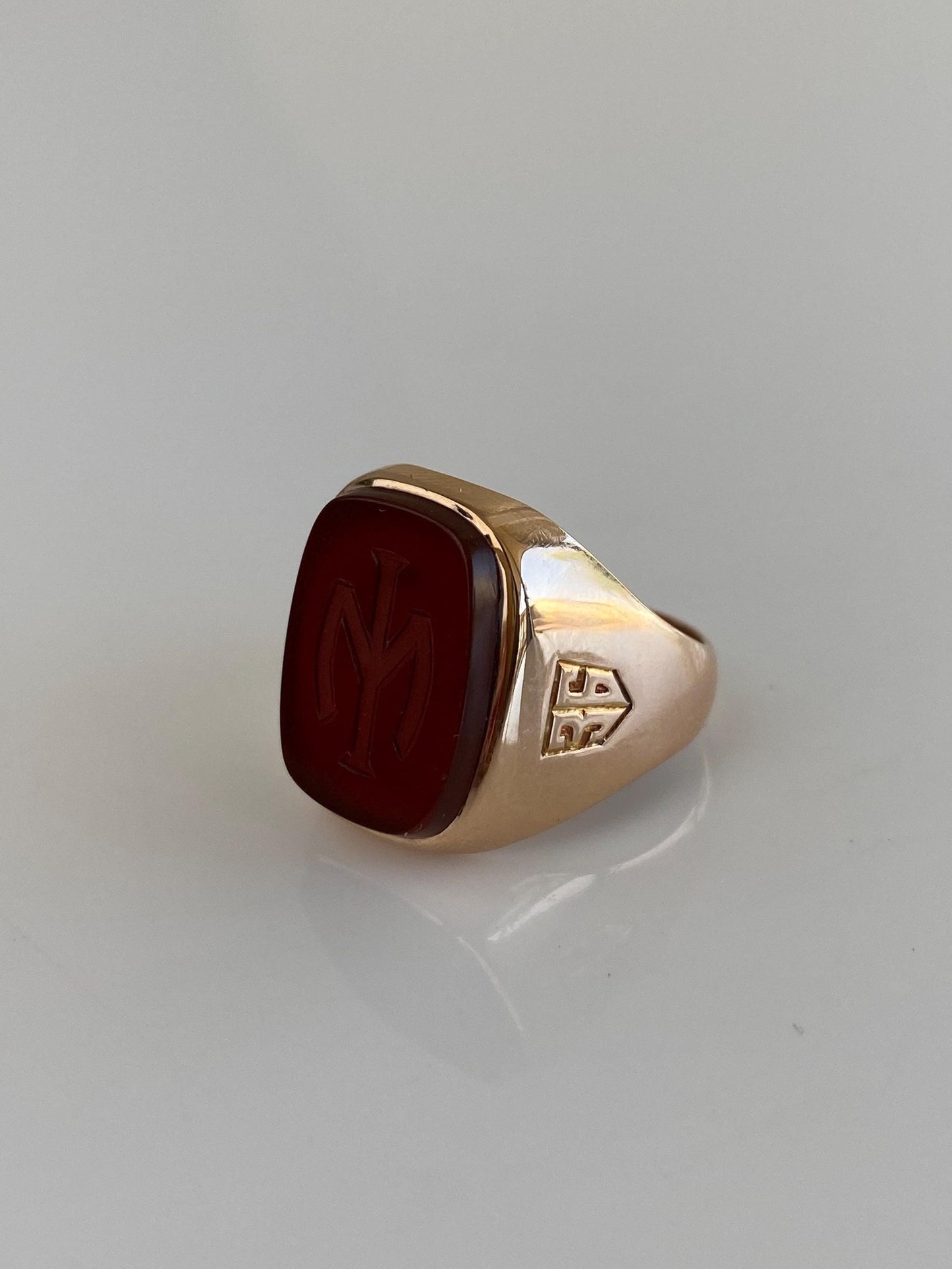 Vintage Solid 10k Rosey Gold Carved Carnelian Signet Ring - Size 6