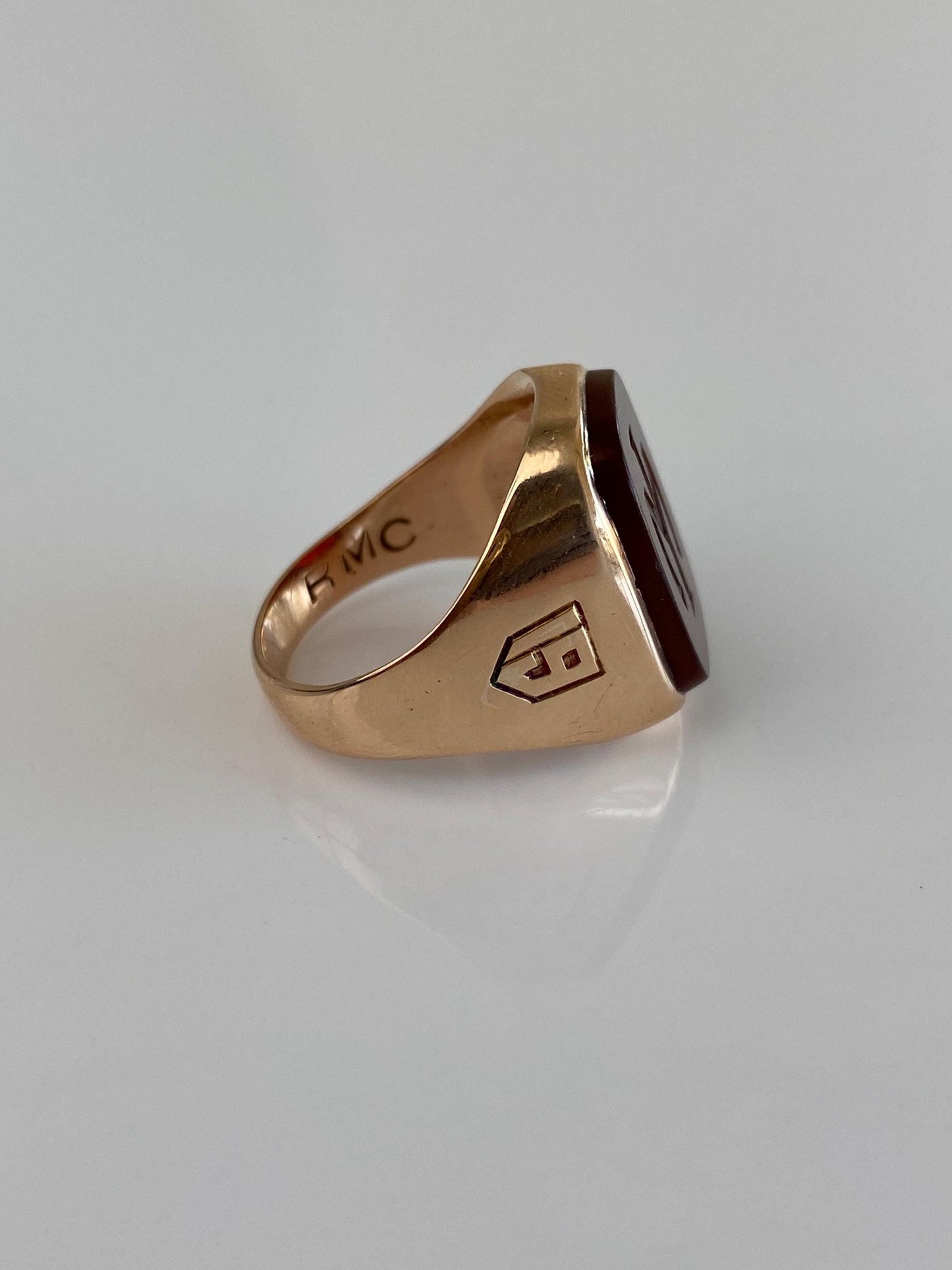 Vintage Solid 10k Rosey Gold Carved Carnelian Signet Ring - Size 6