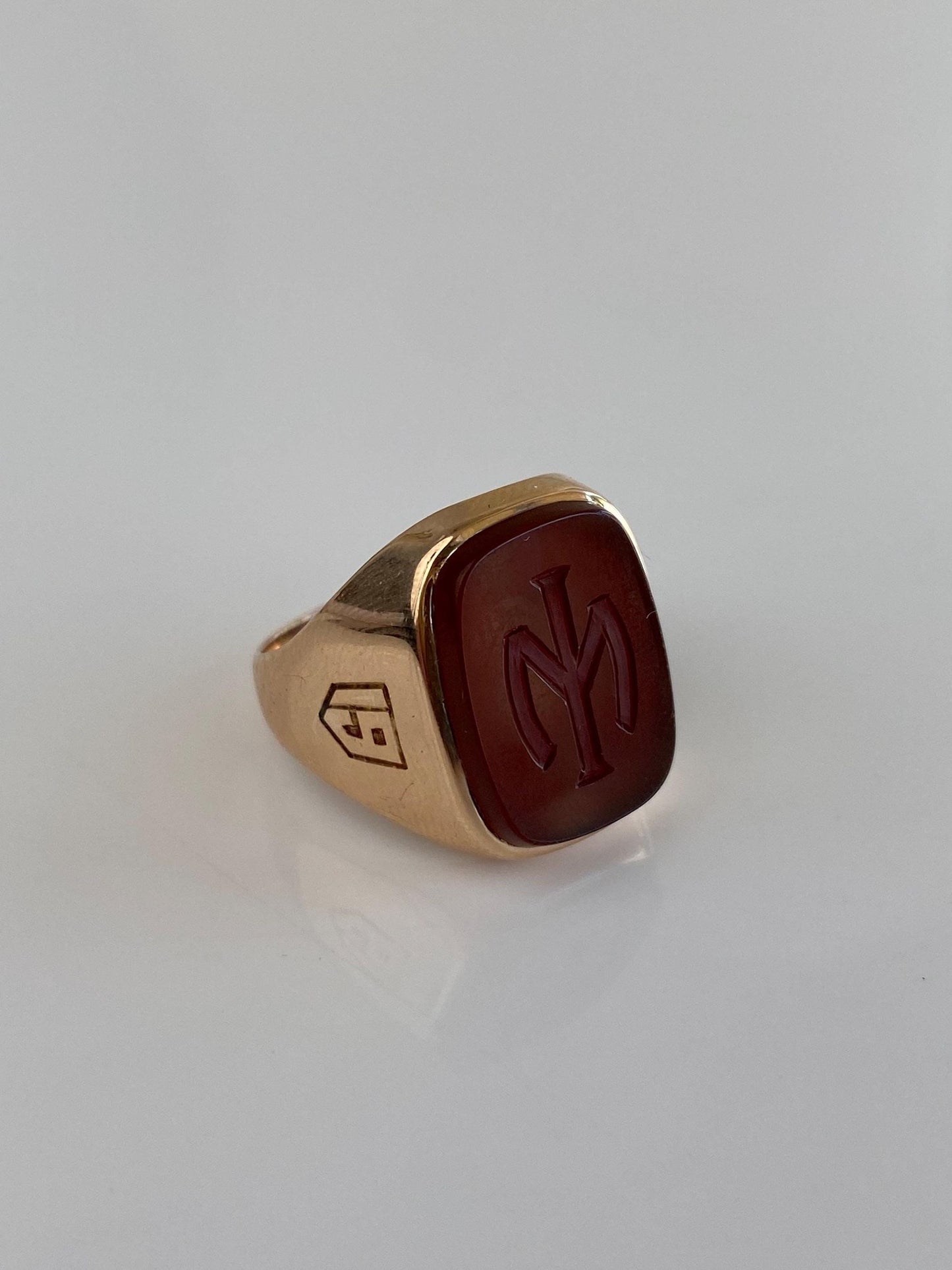 Vintage Solid 10k Rosey Gold Carved Carnelian Signet Ring - Size 6