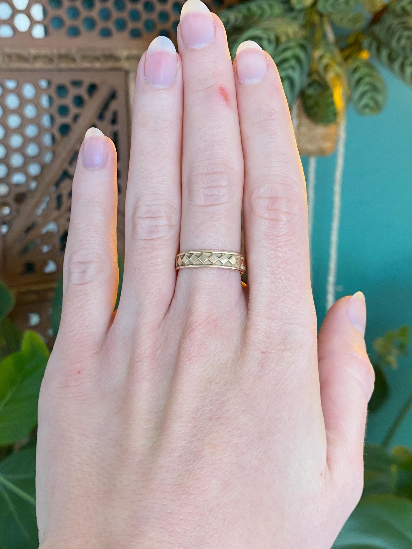 Vintage Solid 14k Yellow Gold Diamond Pattern Ring Band - Size 6.25