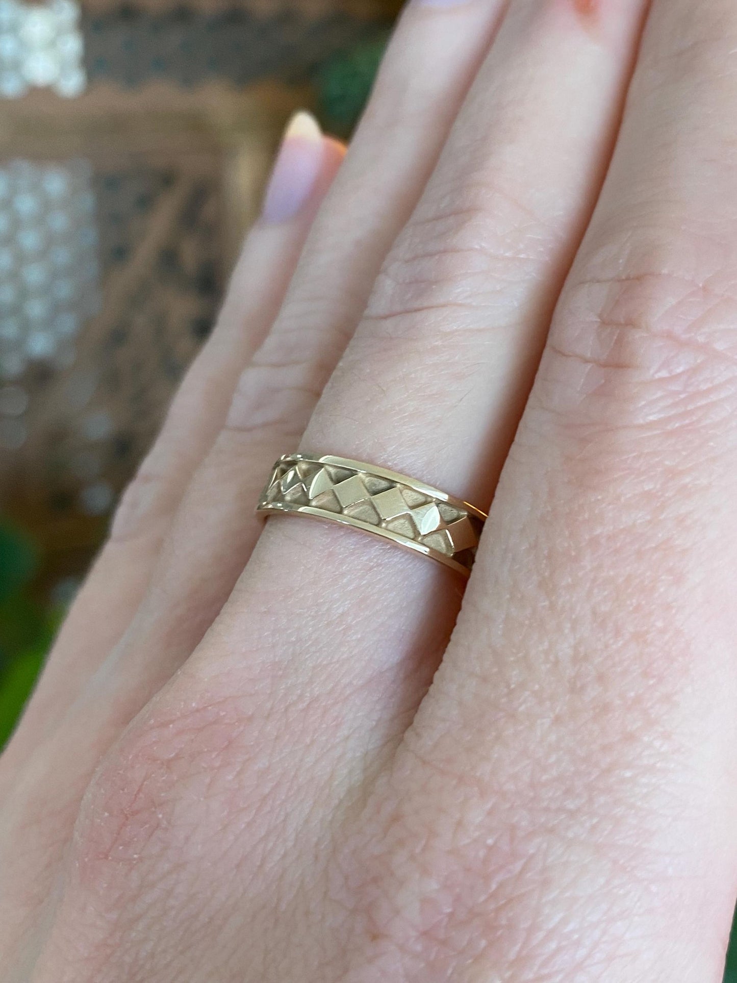 Vintage Solid 14k Yellow Gold Diamond Pattern Ring Band - Size 6.25