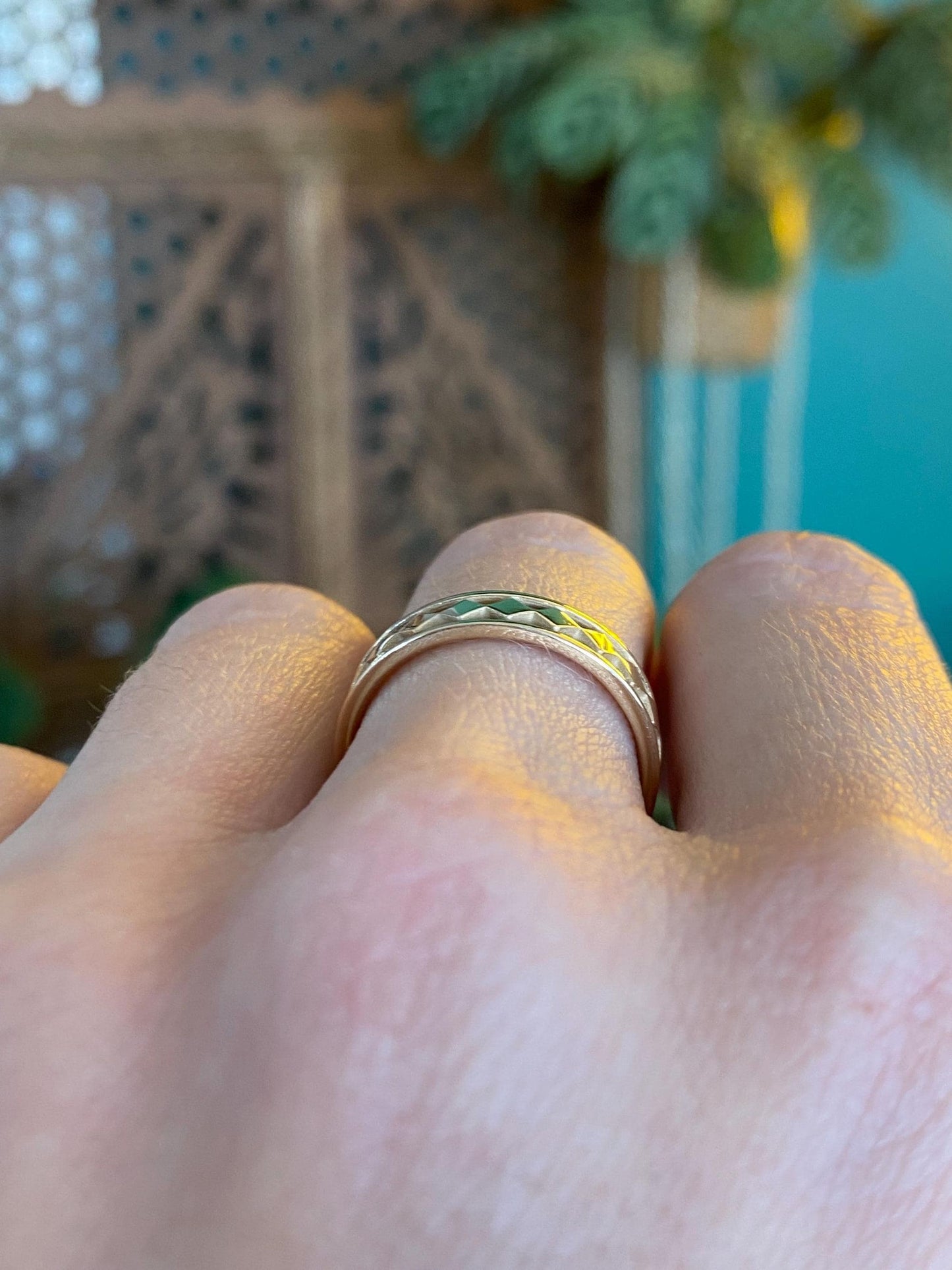 Vintage Solid 14k Yellow Gold Diamond Pattern Ring Band - Size 6.25