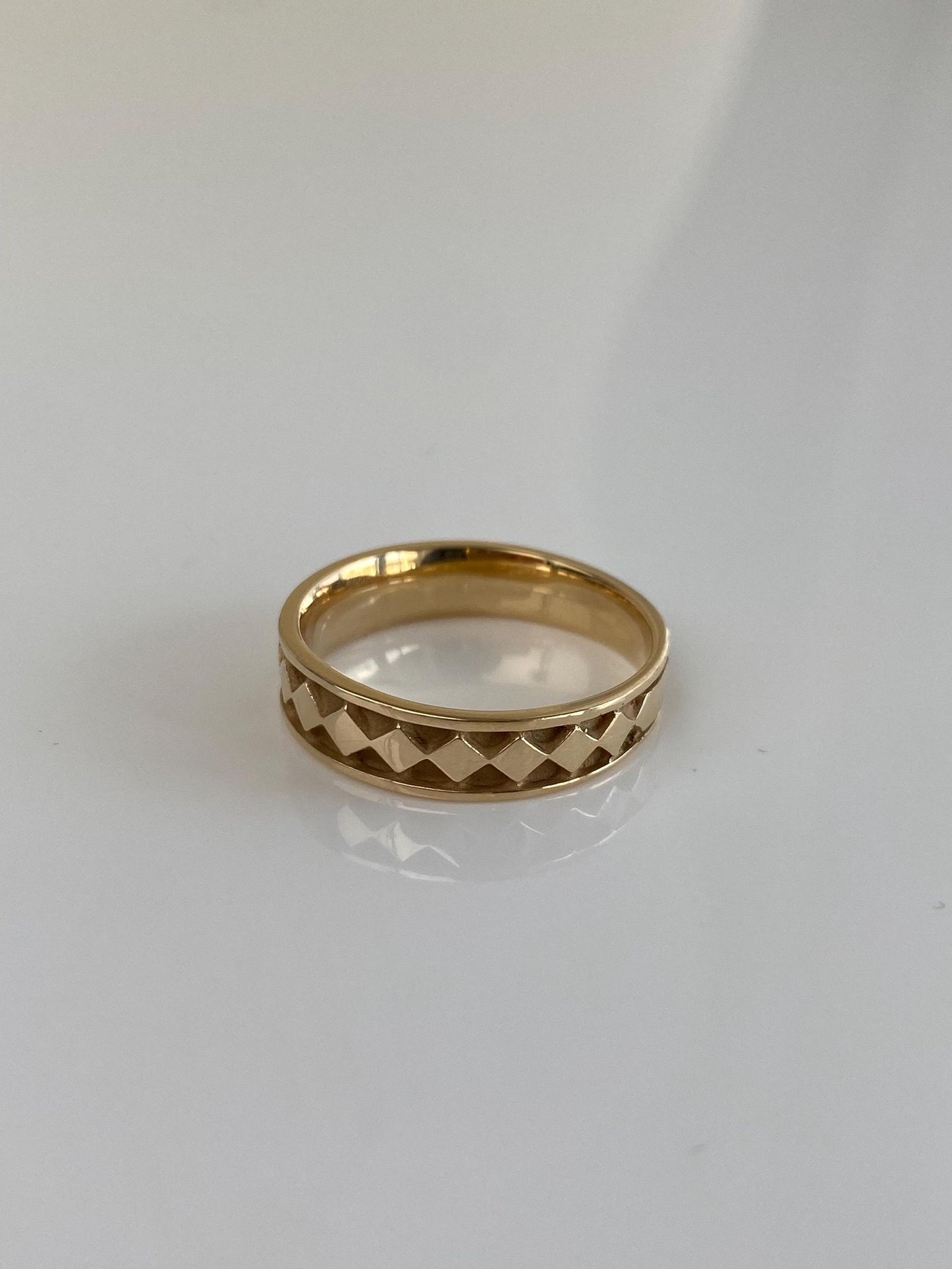 Vintage Solid 14k Yellow Gold Diamond Pattern Ring Band - Size 6.25