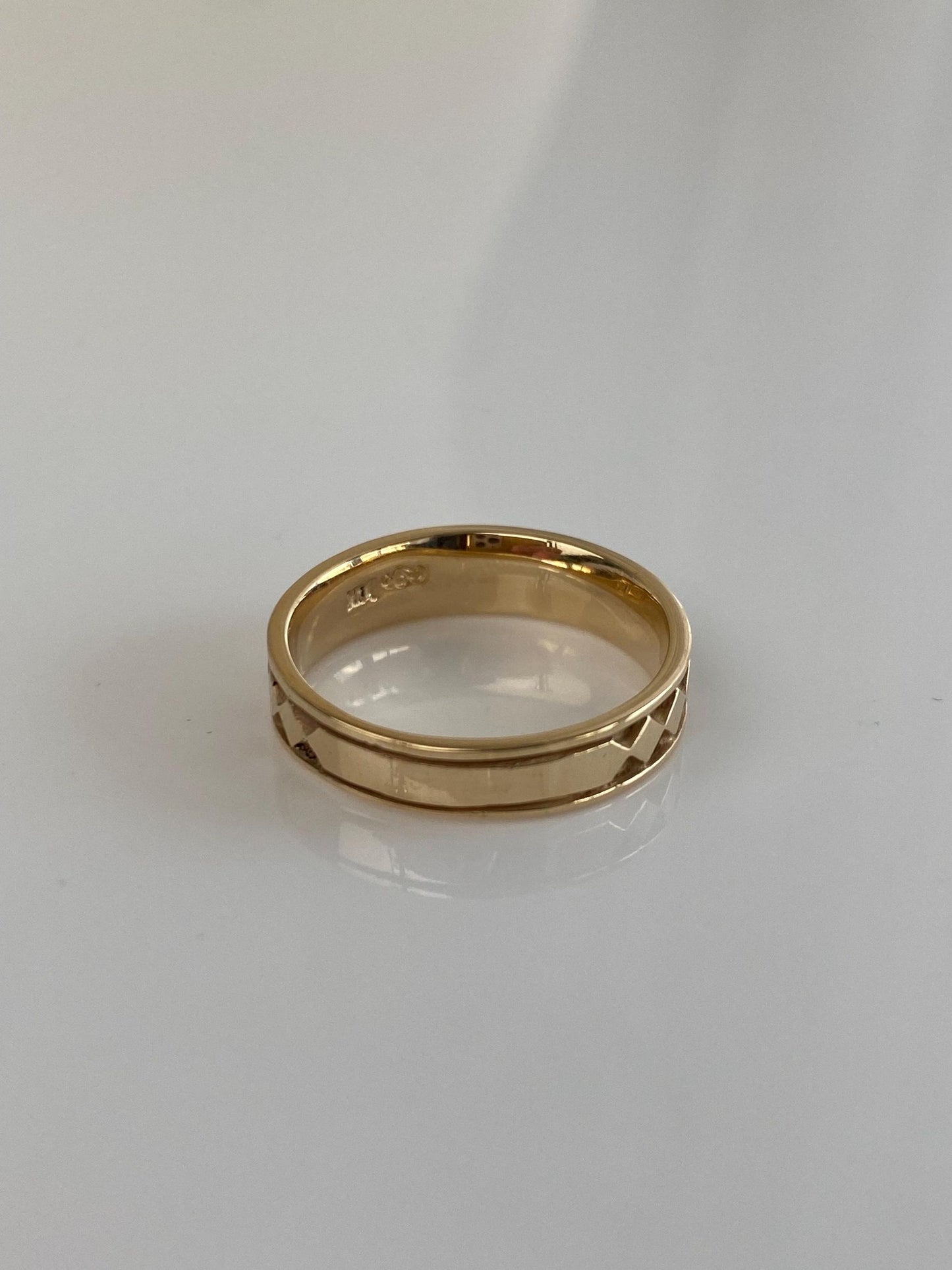 Vintage Solid 14k Yellow Gold Diamond Pattern Ring Band - Size 6.25