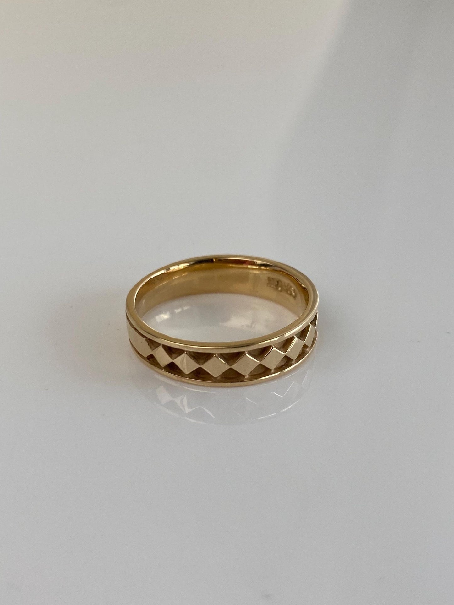 Vintage Solid 14k Yellow Gold Diamond Pattern Ring Band - Size 6.25