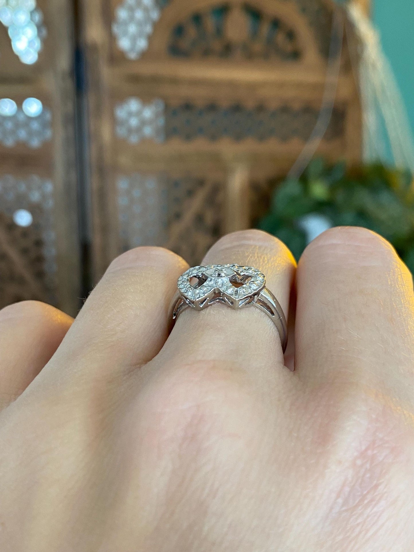 Vintage Solid 9k White Gold Diamonds Heart Ring - Size 6.25