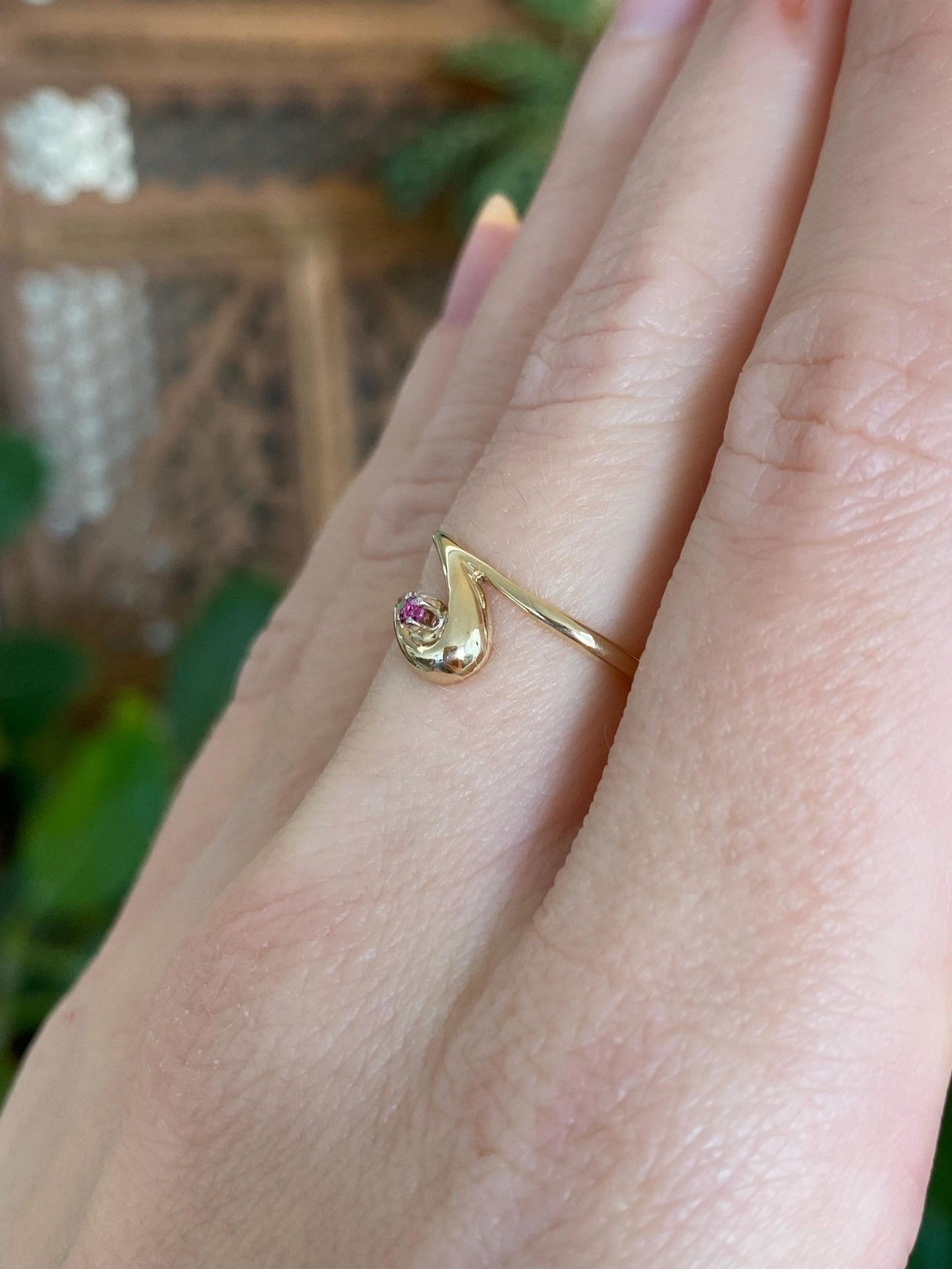 Vintage Solid 14k Yellow Gold Pink Spinel Twist Ring - Size 5.5