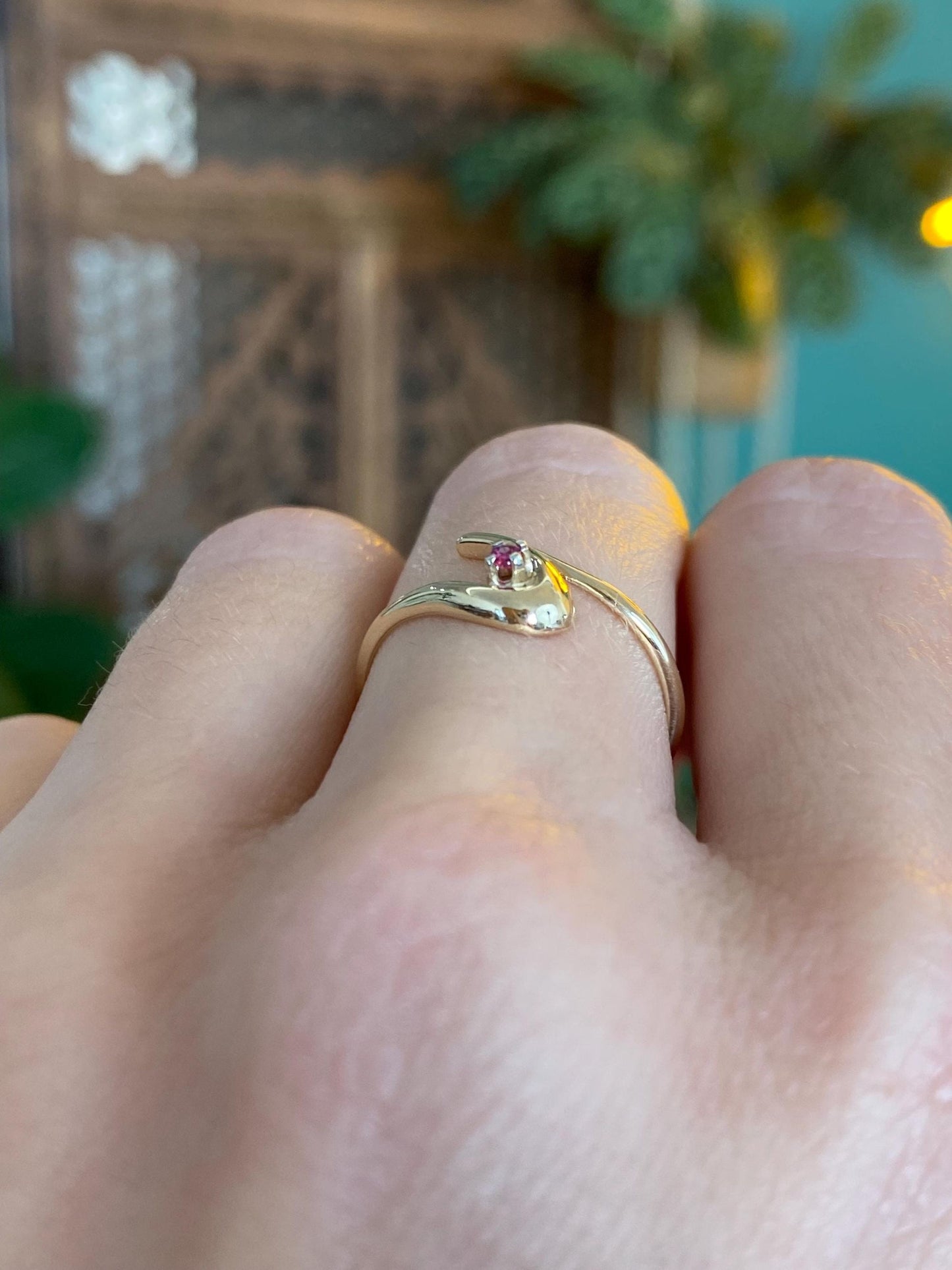 Vintage Solid 14k Yellow Gold Pink Spinel Twist Ring - Size 5.5