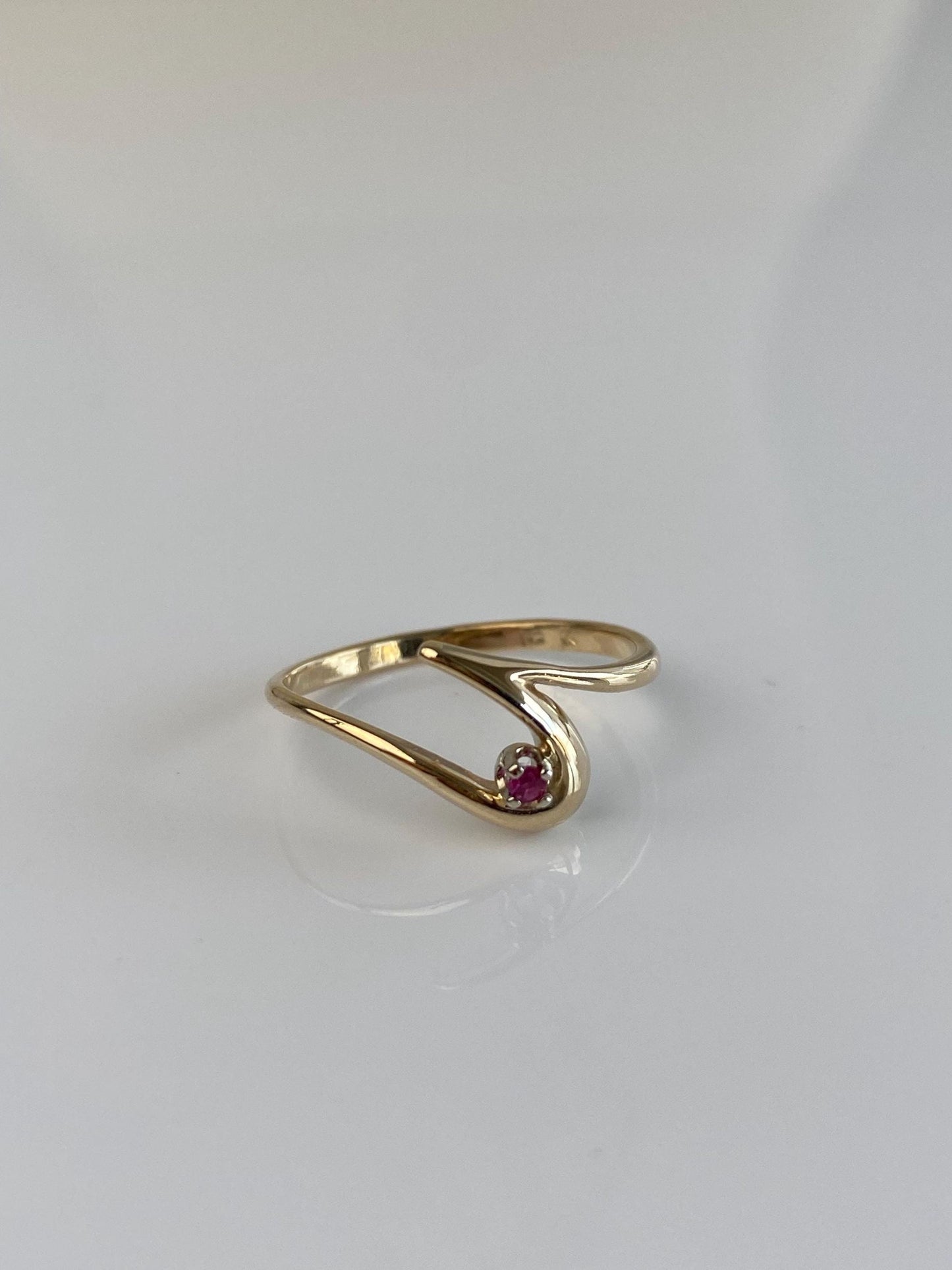 Vintage Solid 14k Yellow Gold Pink Spinel Twist Ring - Size 5.5