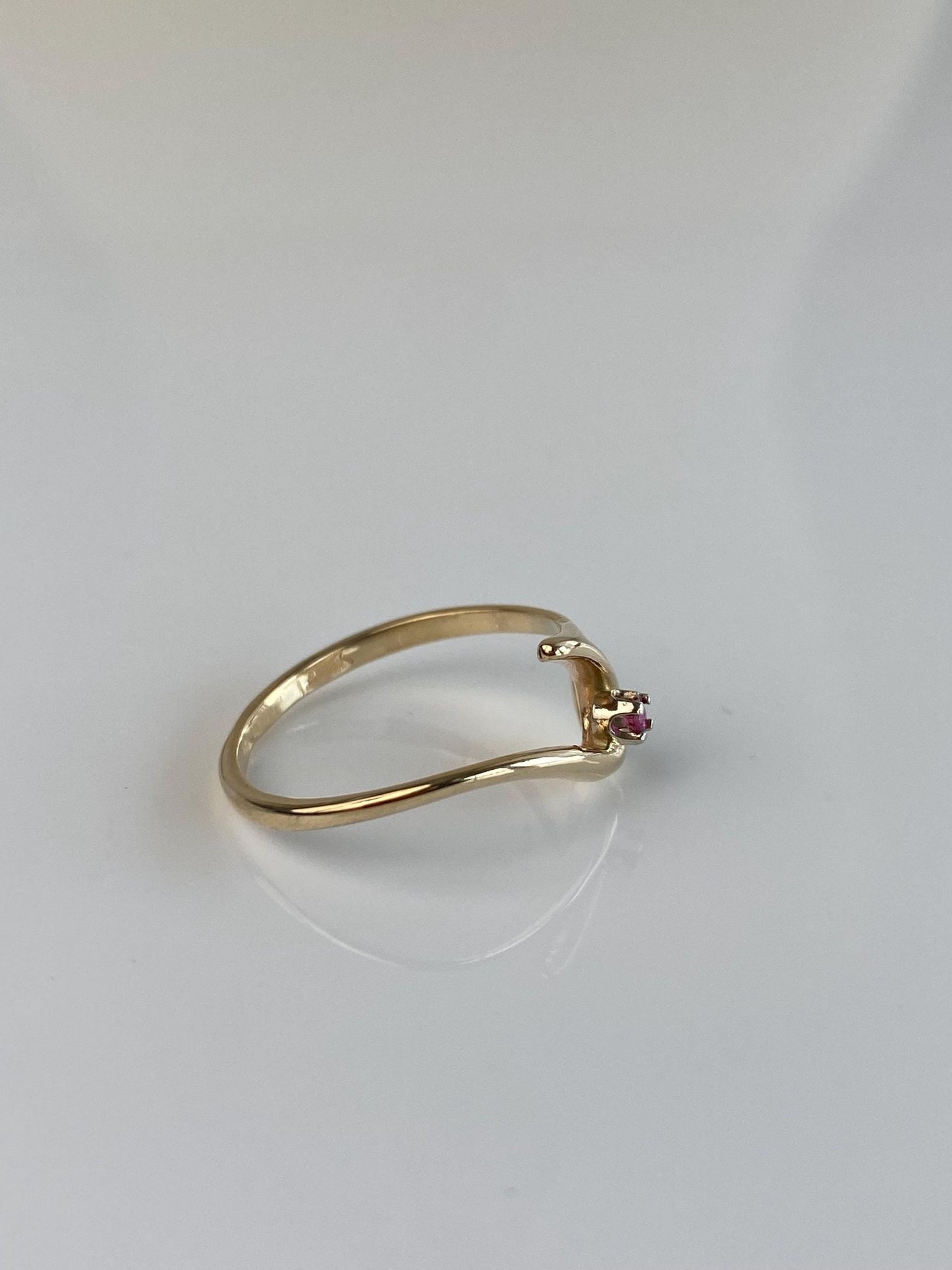 Vintage Solid 14k Yellow Gold Pink Spinel Twist Ring - Size 5.5