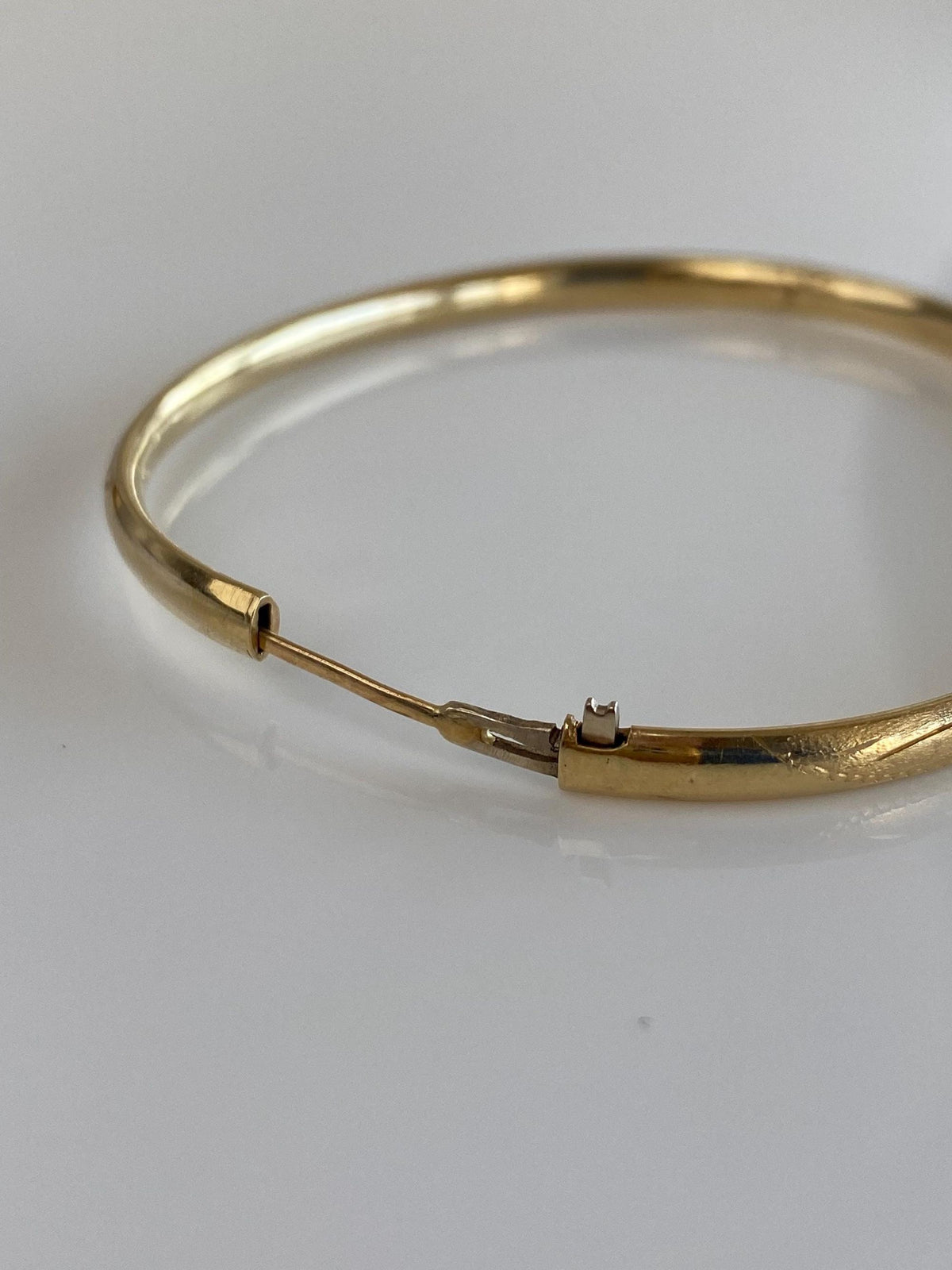 Vintage 14k Yellow Gold Engraved Design Bangle Bracelet - 6 1/2 Inches