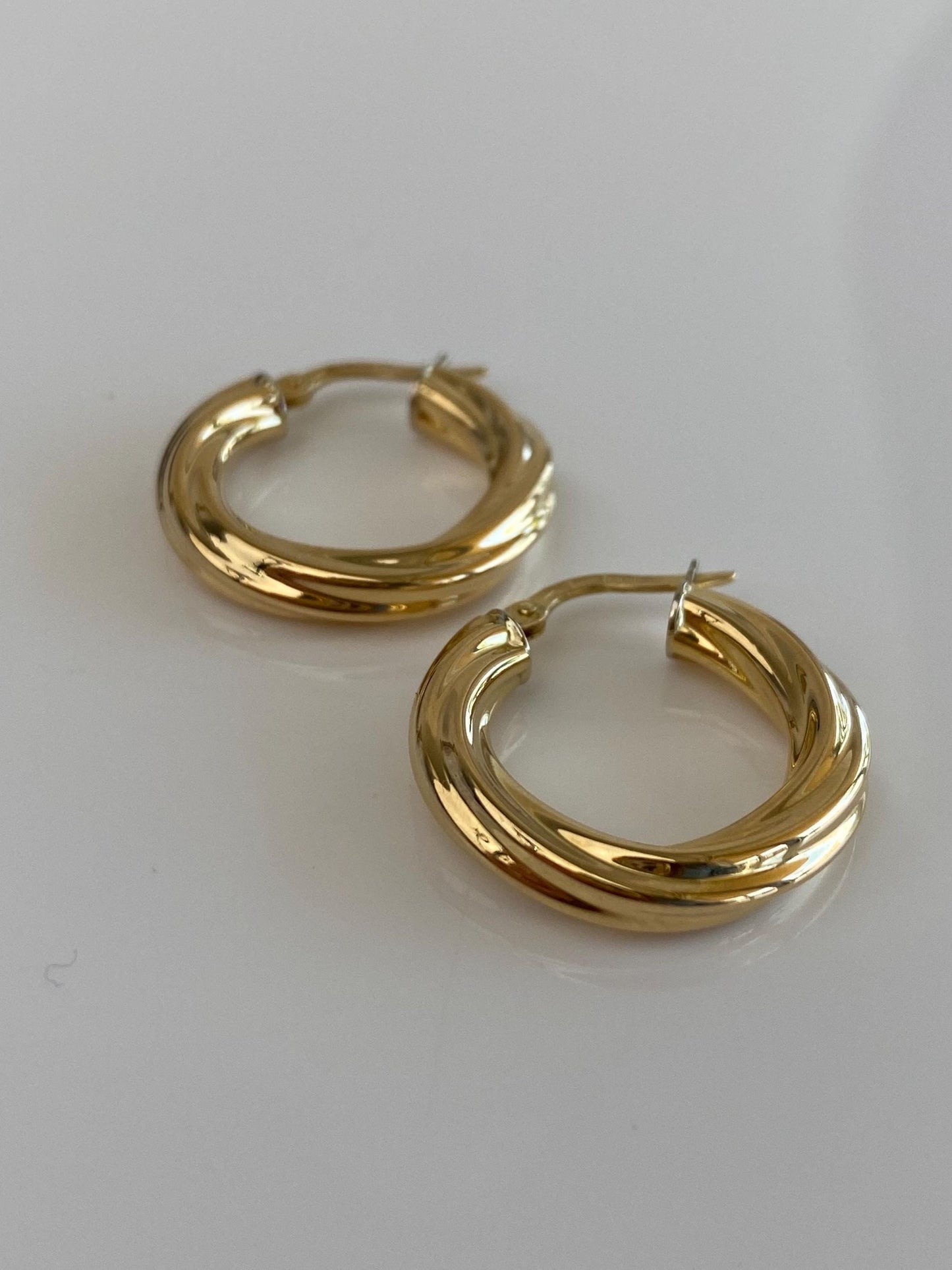 Vintage 18k Yellow Gold Twist Hoop Earrings