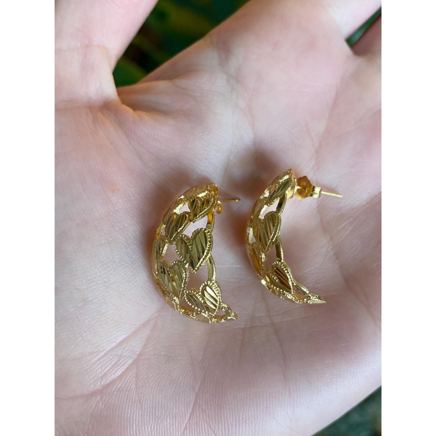 Vintage Solid 18k Yellow Gold Diamond Cut Hearts Openwork Drop Earrings