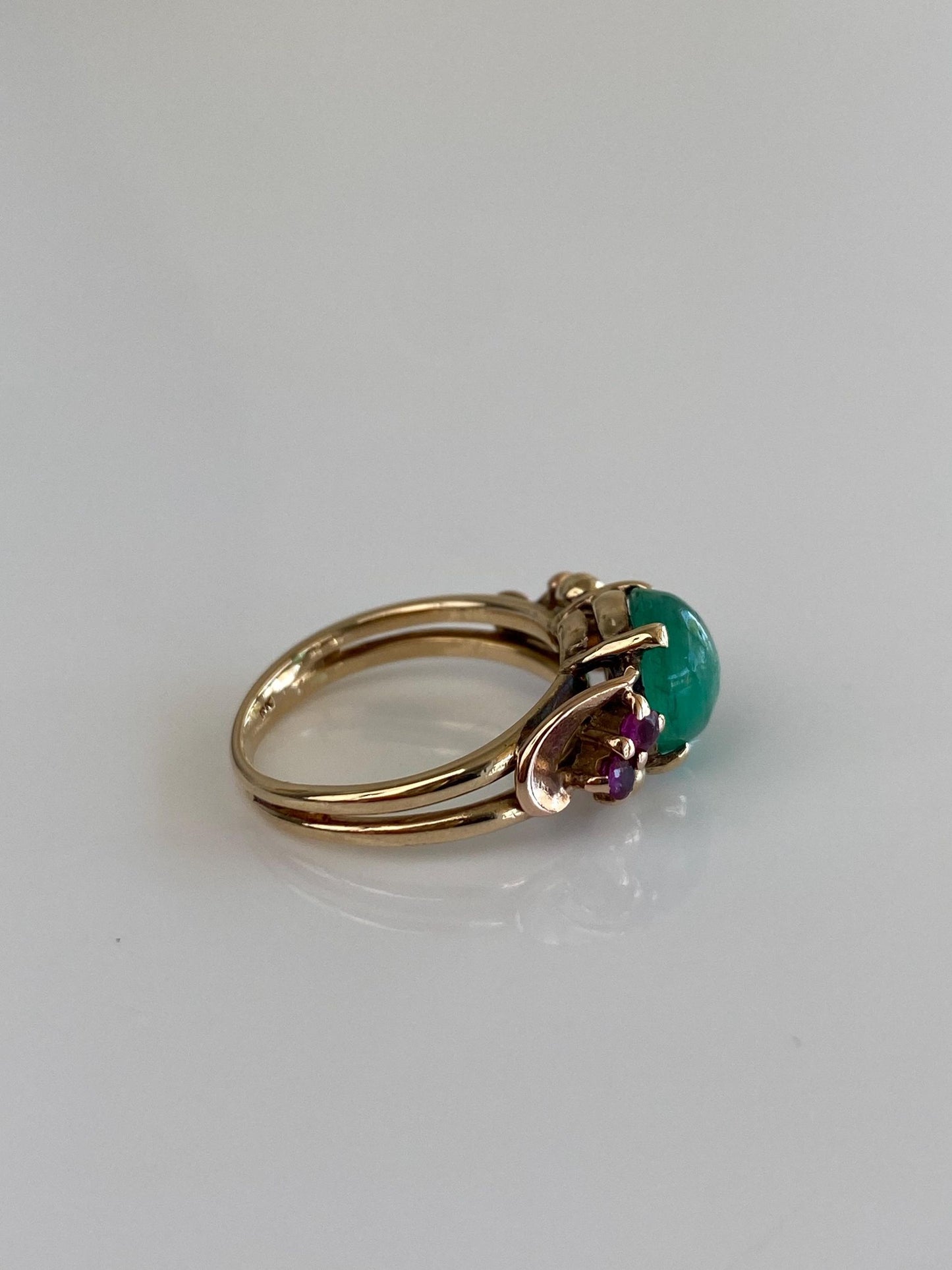 Vintage Solid 14k Yellow Gold Emerald Cabochon Pink Sapphire Ring - Size 4.25