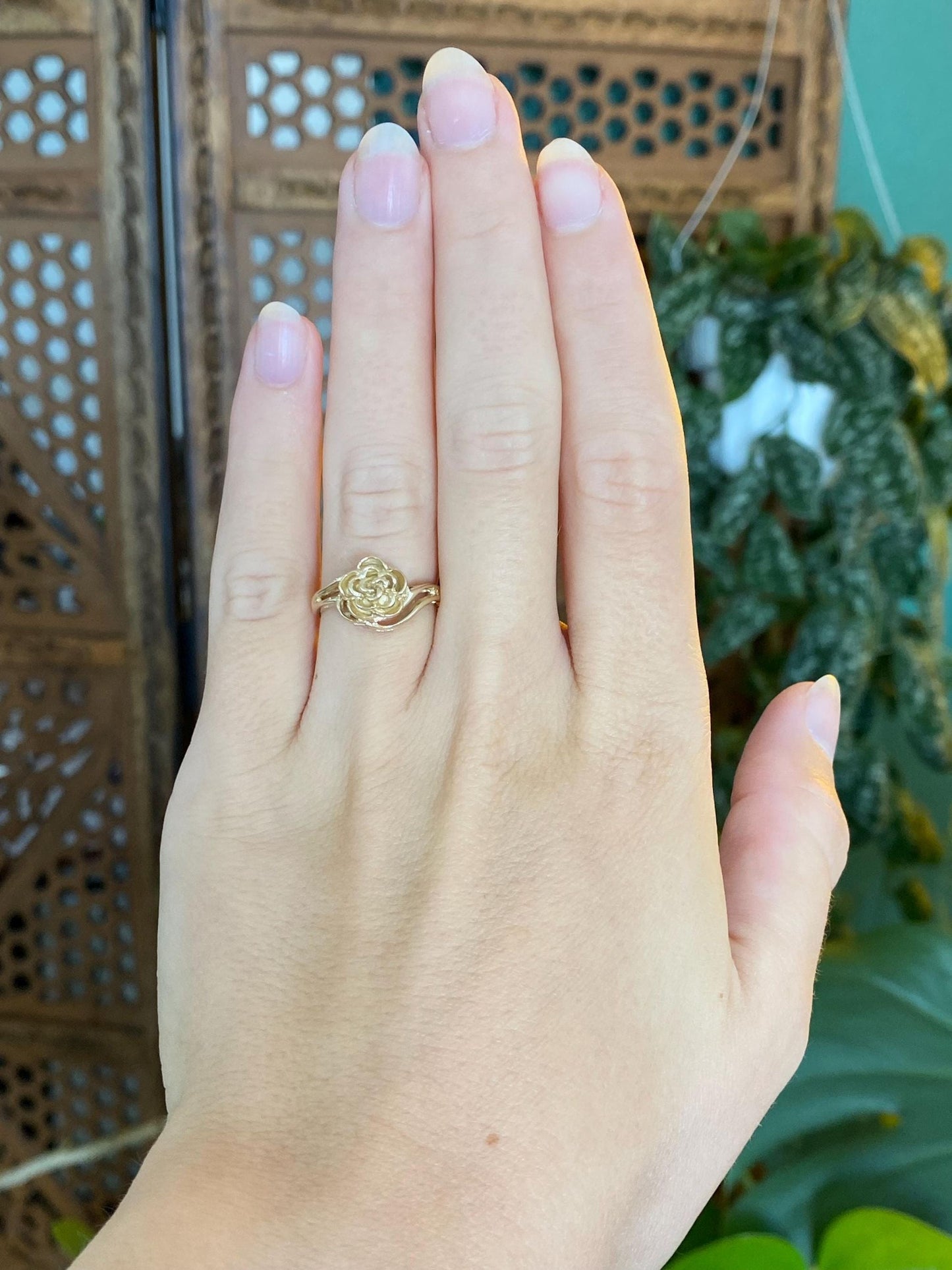 Vintage Solid 14k Yellow Gold Flower Ring - Size 5.5
