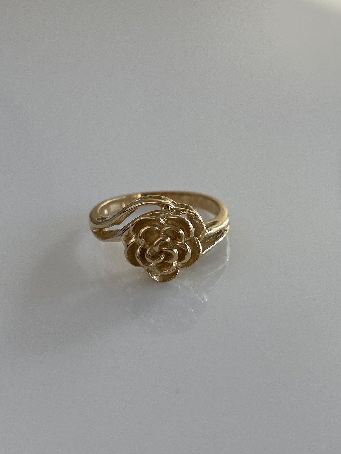 Vintage Solid 14k Yellow Gold Flower Ring - Size 5.5