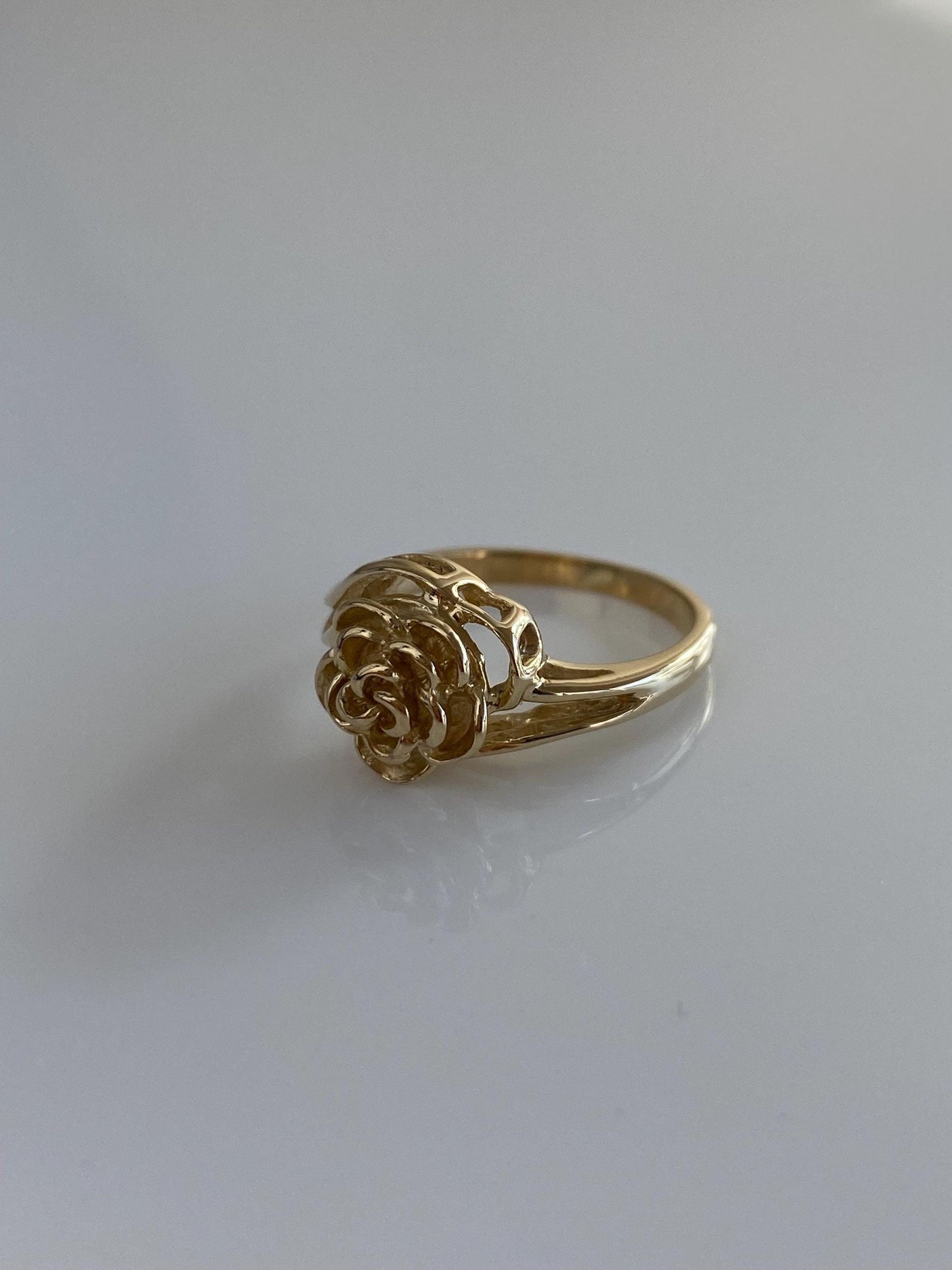Vintage Solid 14k Yellow Gold Flower Ring - Size 5.5