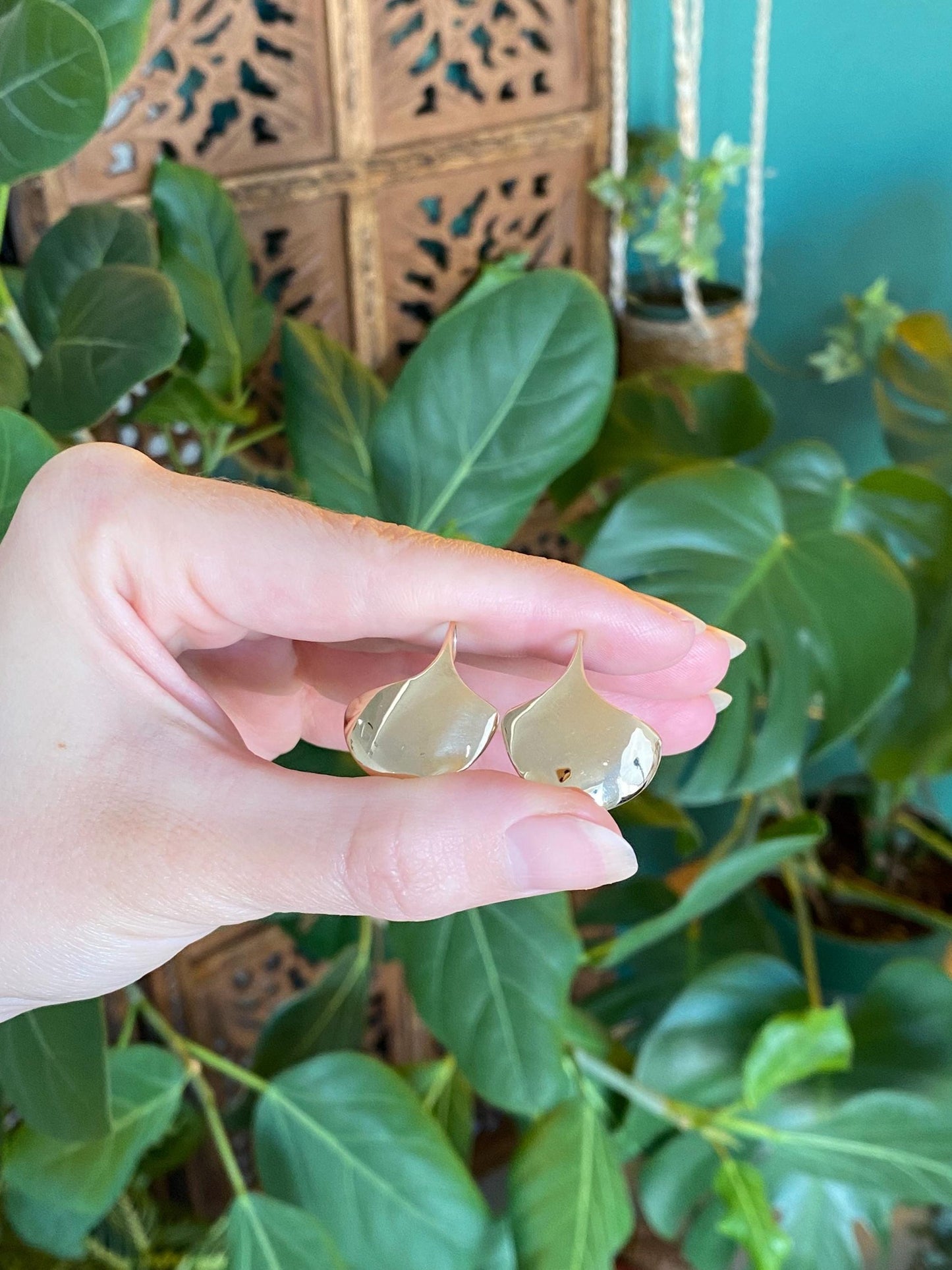 Vintage Solid 14k Yellow Gold Gingko Leaf Shape Drop Earrings