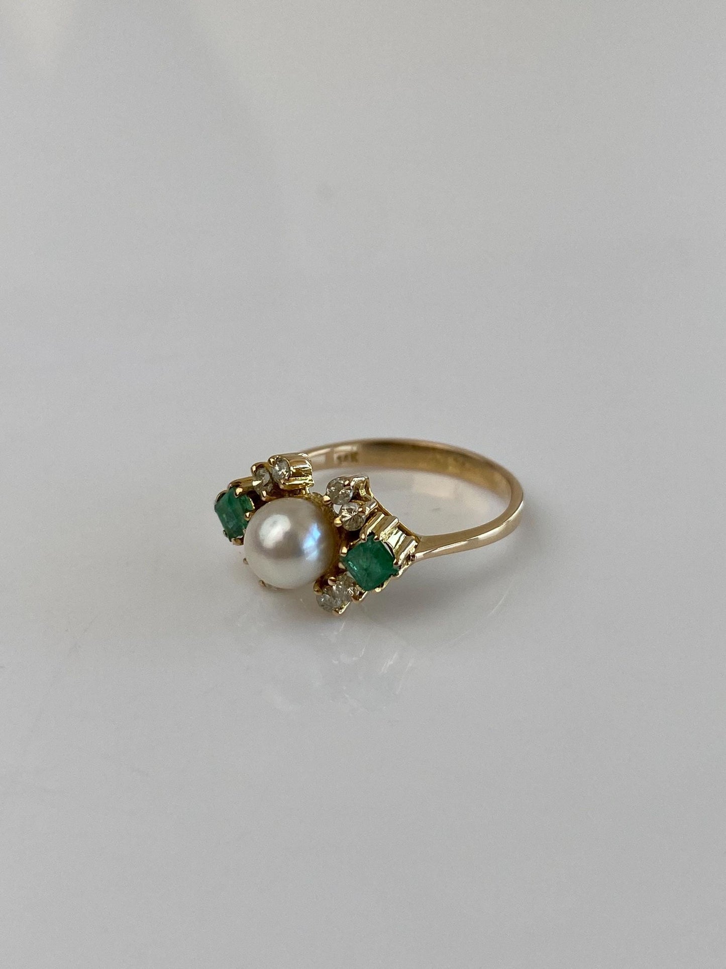 Vintage Solid 14k Yellow Gold Diamond Emerald Pearl Ring - Size 5