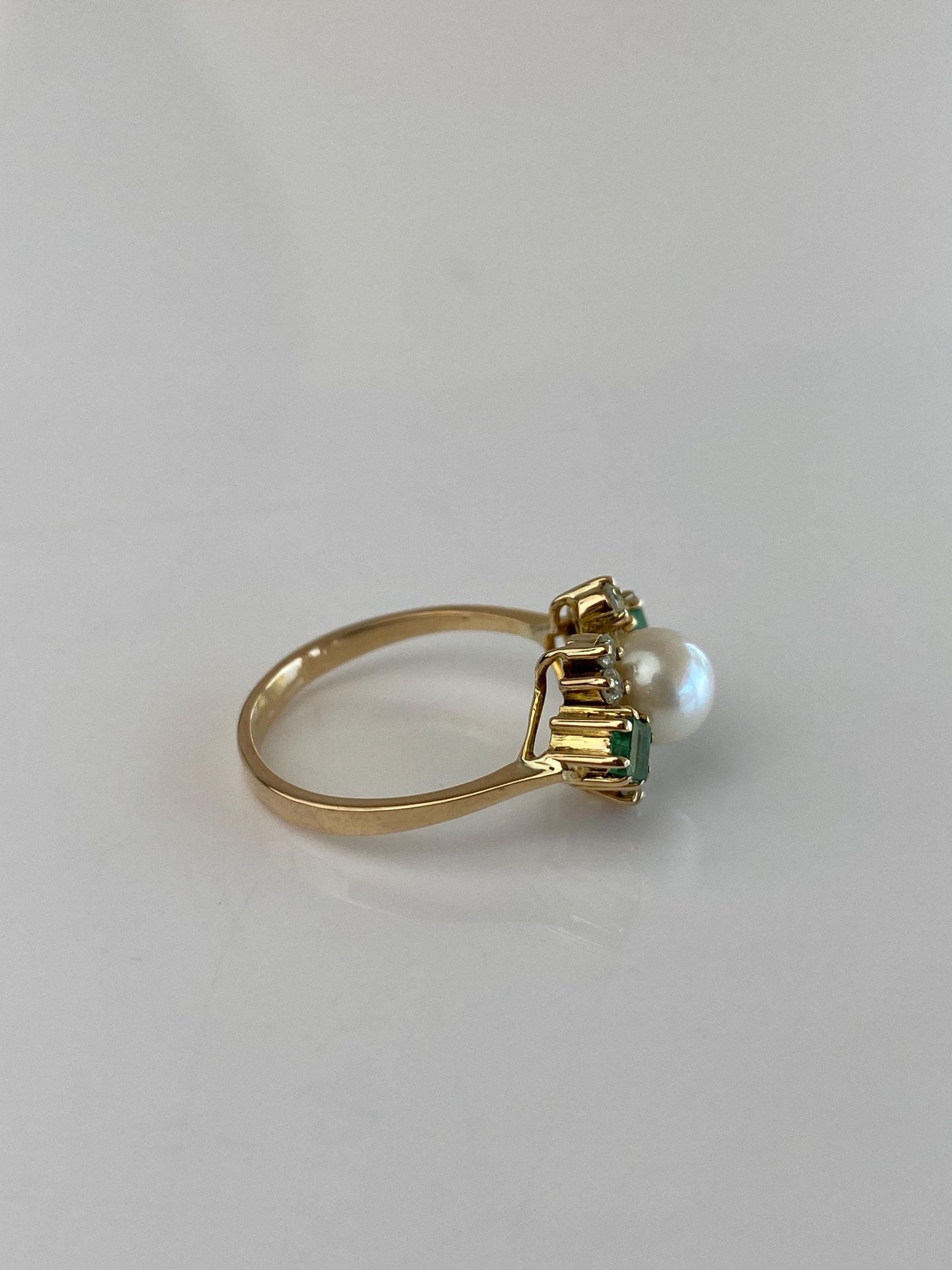 Vintage Solid 14k Yellow Gold Diamond Emerald Pearl Ring - Size 5