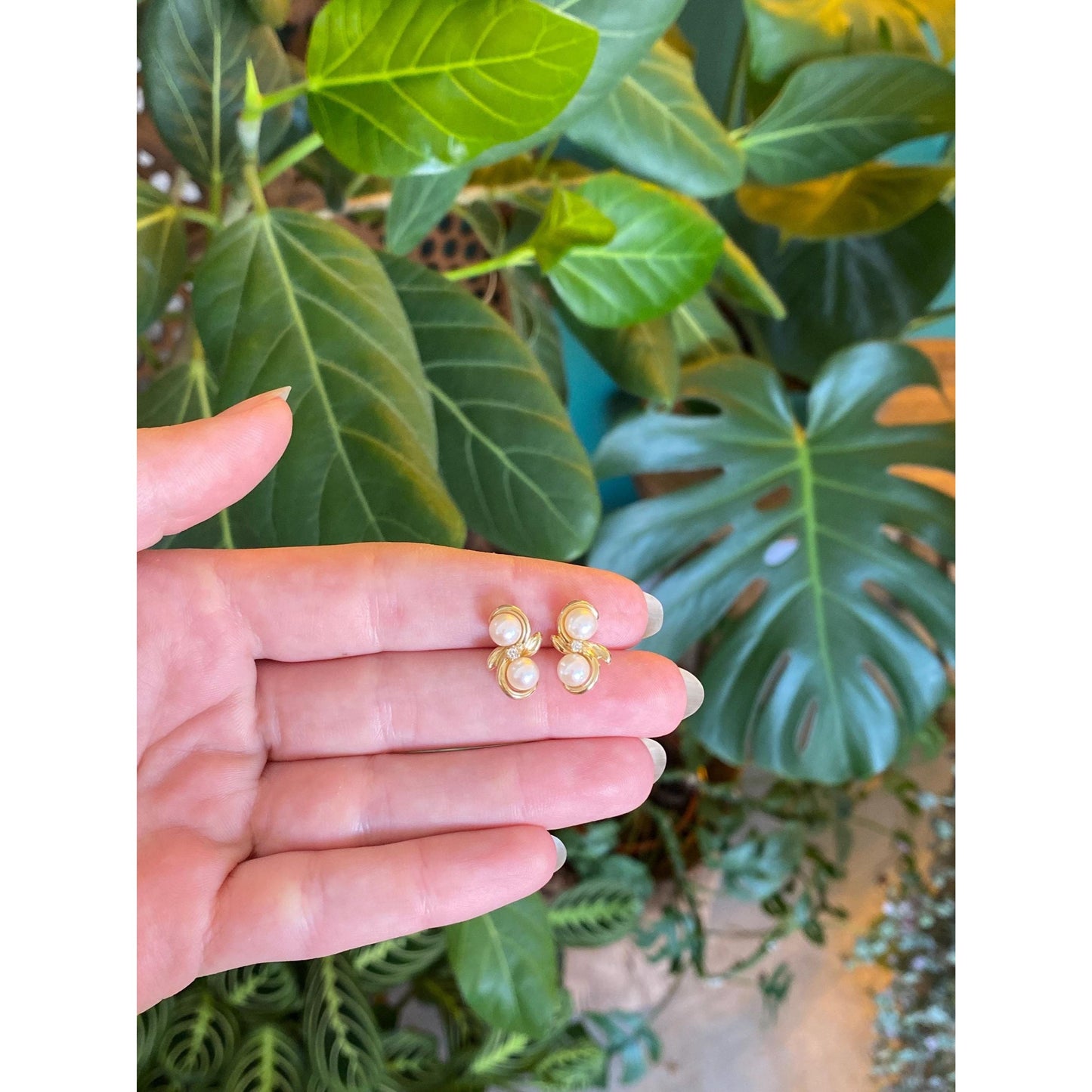 Vintage Solid 14k Yellow Gold Diamond Pearls Stud Earrings