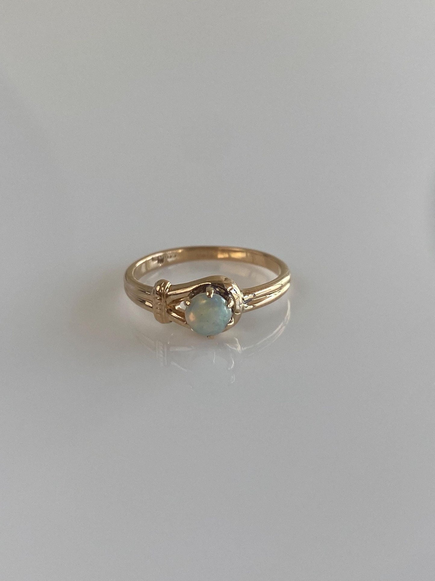 Vintage Solid 14k Yellow Gold Opal Ring - Size 4